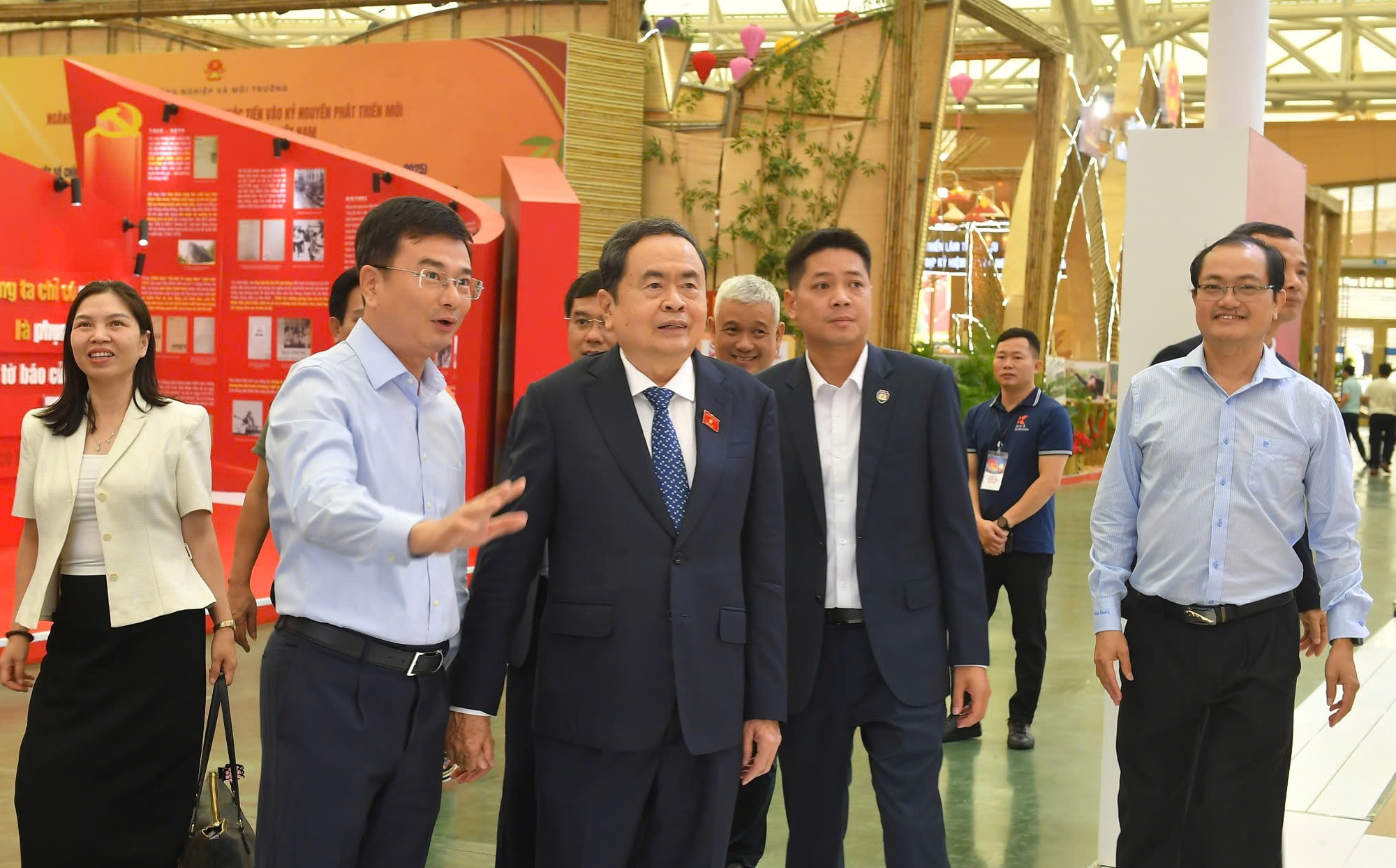 Chiêm ngưỡng bản đồ Việt Nam bằng tiền tại Triển lãm thành tựu đất nước- Ảnh 2. Chiêm ngưỡng bản đồ Việt Nam bằng tiền tại Triển lãm thành tựu đất nước- Ảnh 2.