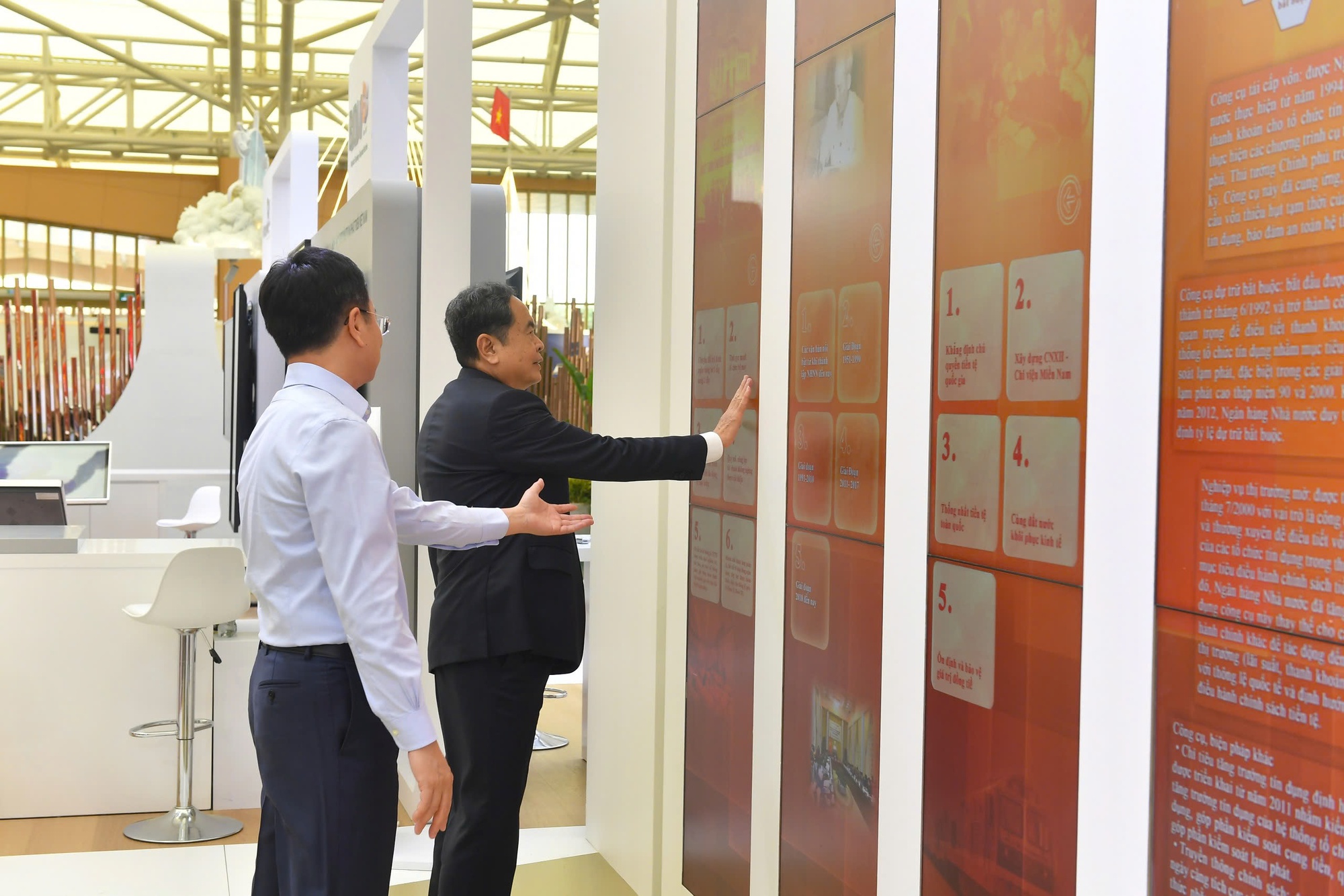 Chiêm ngưỡng bản đồ Việt Nam bằng tiền tại Triển lãm thành tựu đất nước- Ảnh 3. Chiêm ngưỡng bản đồ Việt Nam bằng tiền tại Triển lãm thành tựu đất nước- Ảnh 3.