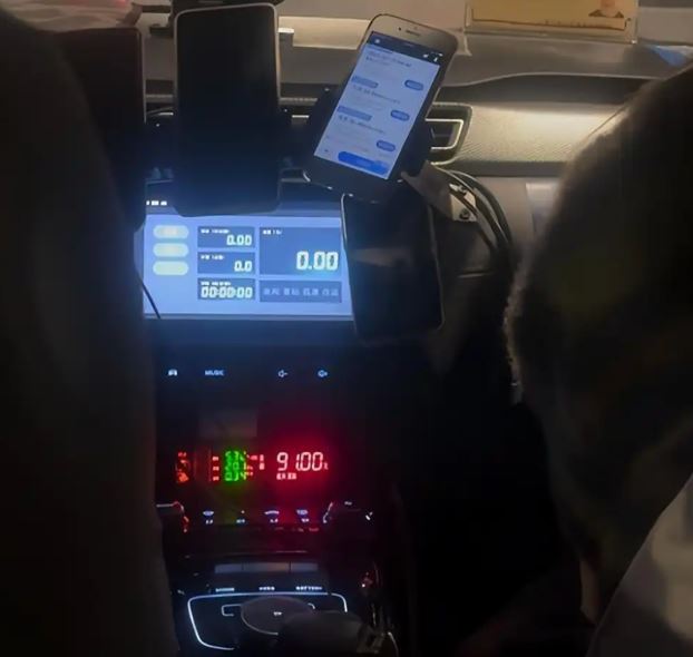Hành khách đi taxi hết 36k, nhưng chuyển khoản nhầm 500 triệu đồng: Tài xế lập tức báo cảnh sát, hành động sau đó khiến ai cũng kinh ngạc- Ảnh 1. Hành khách đi taxi hết 36k, nhưng chuyển khoản nhầm 500 triệu đồng: Tài xế lập tức báo cảnh sát, hành động sau đó khiến ai cũng kinh ngạc- Ảnh 1.