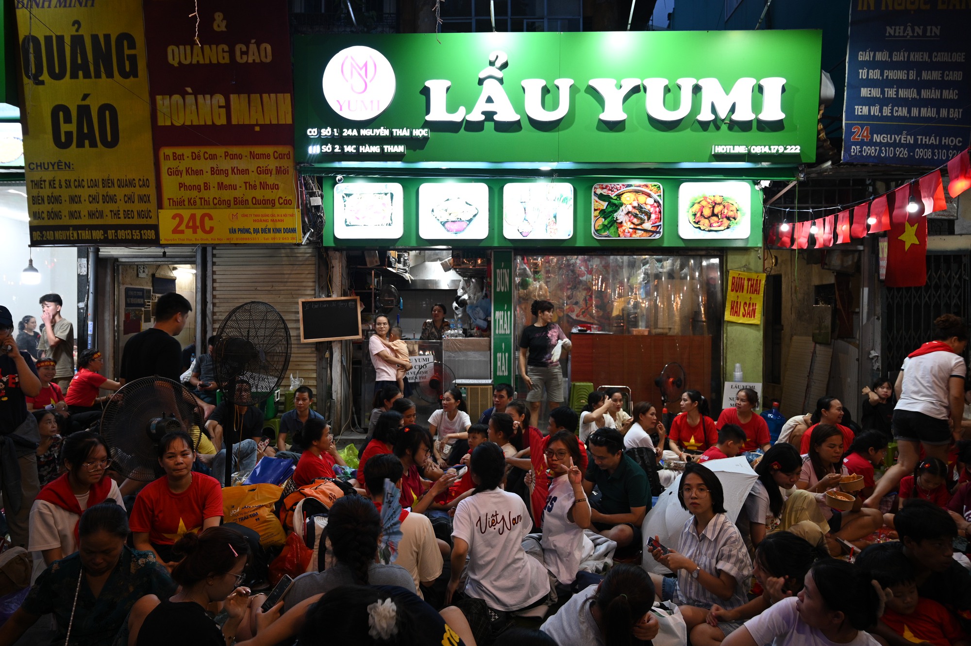 5h sáng mai mời 200 bát bún miễn phí: Quán ăn còn chuẩn bị chỗ nghỉ qua đêm cho bà con chờ xem diễu binh- Ảnh 1. 5h sáng mai mời 200 bát bún miễn phí: Quán ăn còn chuẩn bị chỗ nghỉ qua đêm cho bà con chờ xem diễu binh- Ảnh 1.