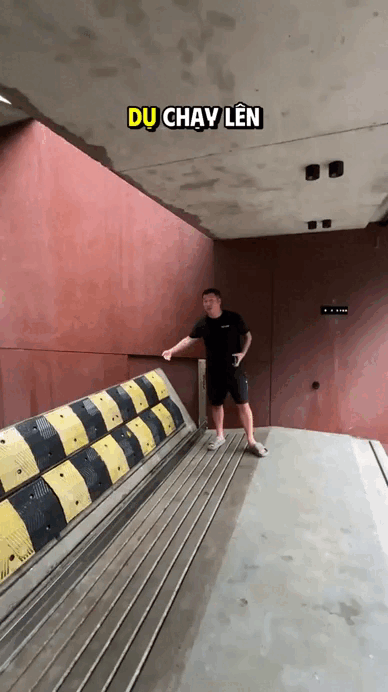 Viral nhất TikTok: Ngôi nhà "bất khả xâm phạm" giữa biển nước Hà Nội nhờ cửa chống ngập 200 triệu, chủ nhà là ông trùm chuỗi Nhậu Tự Do cực hot!- Ảnh 6.