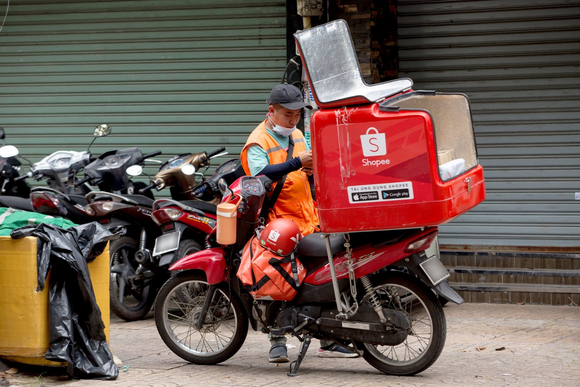 Người Việt chi hơn 9.000 tỷ đồng để mua thứ này trên Shopee, Lazada- Ảnh 1. Người Việt chi hơn 9.000 tỷ đồng để mua thứ này trên Shopee, Lazada- Ảnh 1.