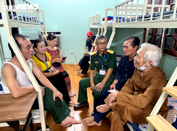 Ngôi nhà đặc biệt đón 50 cựu binh ăn ở miễn phí trước tổng duyệt A80- Ảnh 1. Ngôi nhà đặc biệt đón 50 cựu binh ăn ở miễn phí trước tổng duyệt A80- Ảnh 1.