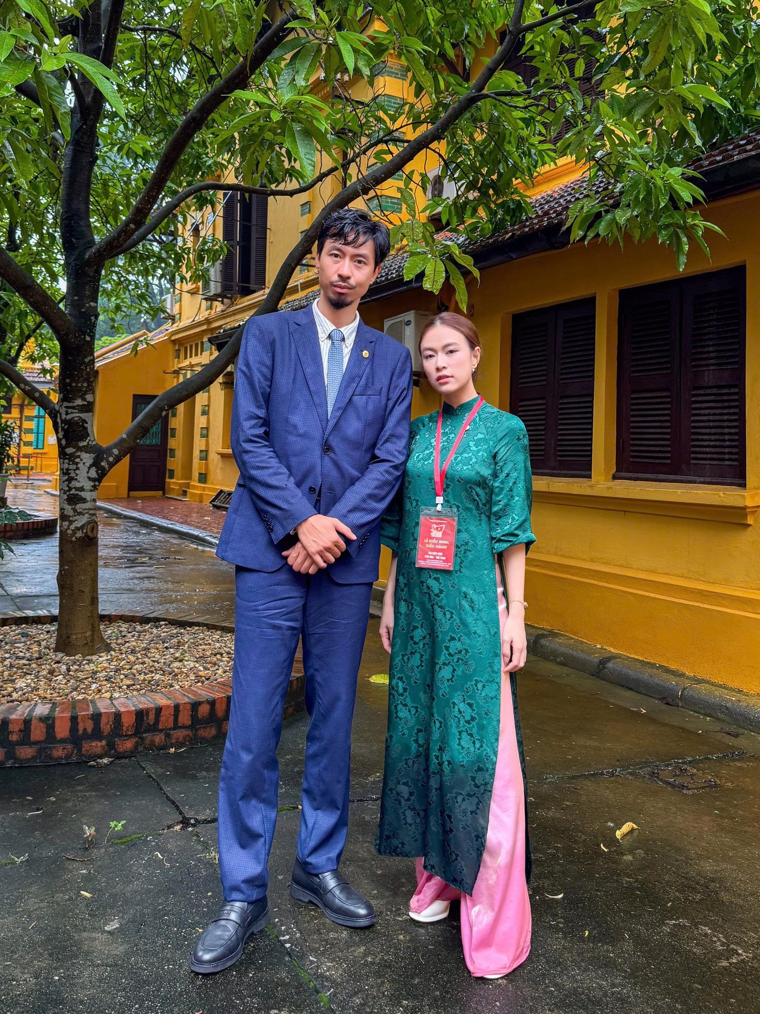 Không để ý camera, Hoàng Thuỳ Linh và Đen Vâu có 1 hành động thể hiện rõ tình cảm!- Ảnh 4. Không để ý camera, Hoàng Thuỳ Linh và Đen Vâu có 1 hành động thể hiện rõ tình cảm!- Ảnh 4.