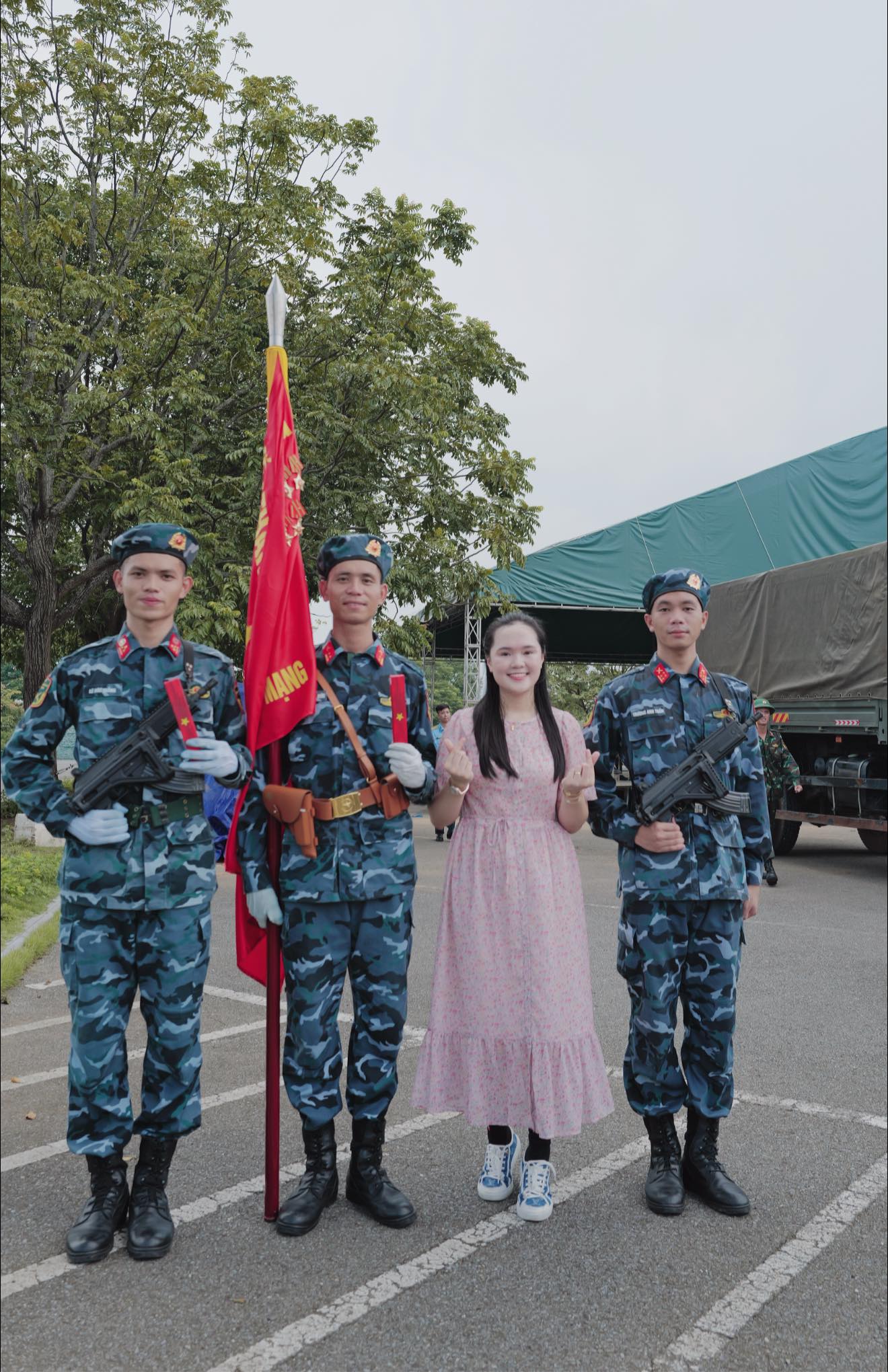 Tiểu thư Quỳnh Anh lên đồ như công chúa cùng Duy Mạnh đi đu chiến sĩ 80, khoe ảnh Tiểu thư Quỳnh Anh lên đồ như công chúa cùng Duy Mạnh đi đu chiến sĩ 80, khoe ảnh