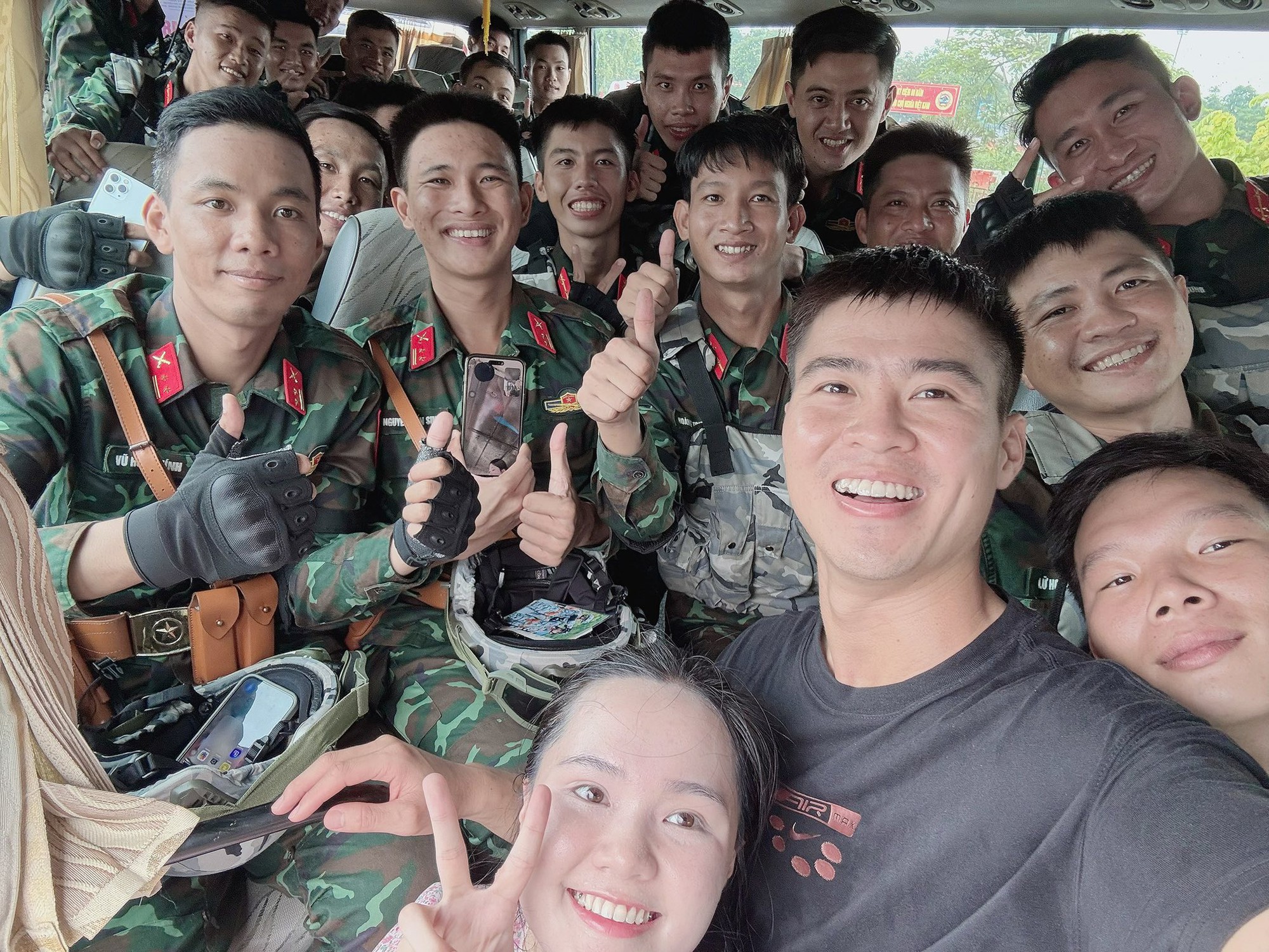 Tiểu thư Quỳnh Anh lên đồ như công chúa cùng Duy Mạnh đi đu chiến sĩ 80, khoe ảnh Tiểu thư Quỳnh Anh lên đồ như công chúa cùng Duy Mạnh đi đu chiến sĩ 80, khoe ảnh