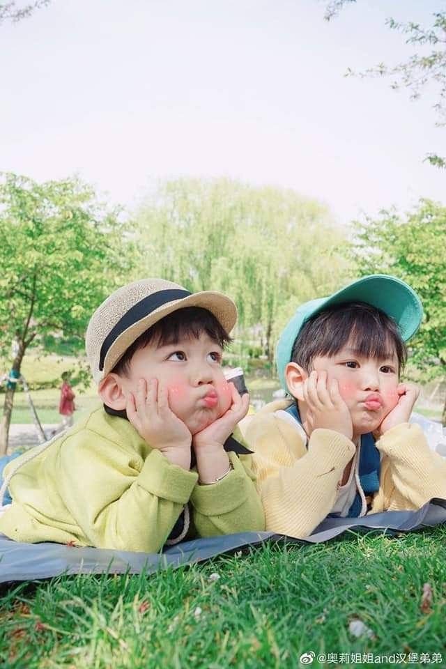 Dấu hiệu của 1 em bé lớn lên trong gia đình hạnh phúc- Ảnh 1.