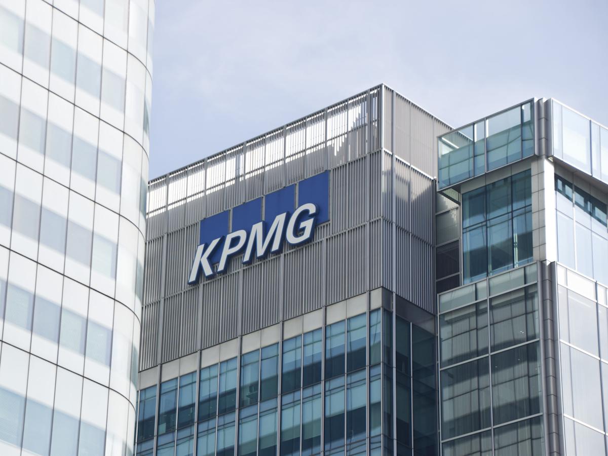 Tạo ra đoạn prompt dài 100 trang, hãng kiểm toán KPMG tăng hiệu suất làm việc gấp 10 lần- Ảnh 2.