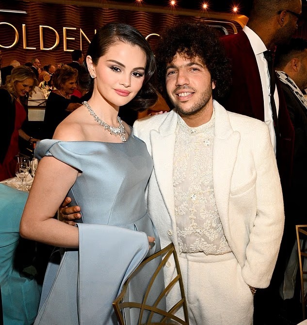 Selena Gomez sắp thành vợ người ta: Xinh đẹp dịu dàng phát sốt, diện bikini sexy muốn "ná thở" trong tiệc độc thân- Ảnh 14. Selena Gomez sắp thành vợ người ta: Xinh đẹp dịu dàng phát sốt, diện bikini sexy muốn "ná thở" trong tiệc độc thân- Ảnh 14.