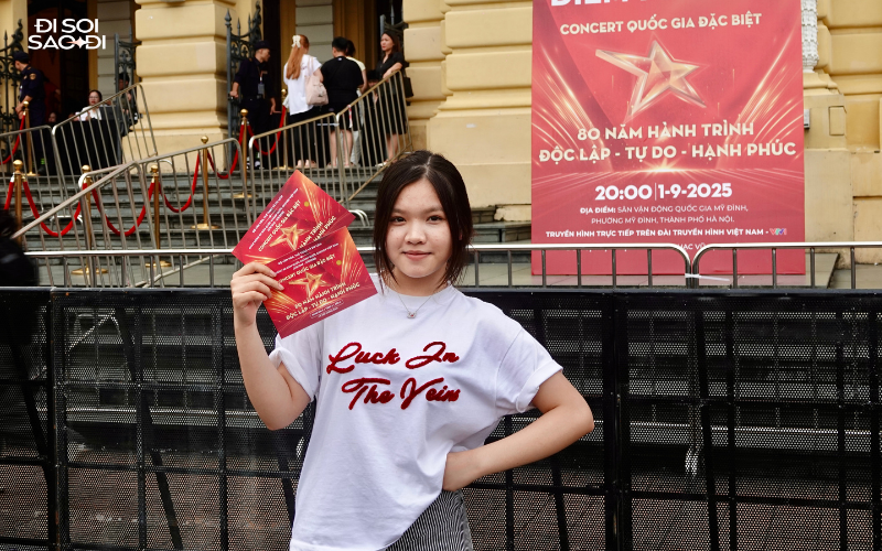 Hàng nghìn người chờ xuyên đêm, xếp hàng cả dãy phố trước cổng Nhà Hát Lớn - chuyện gì đây?- Ảnh 10.