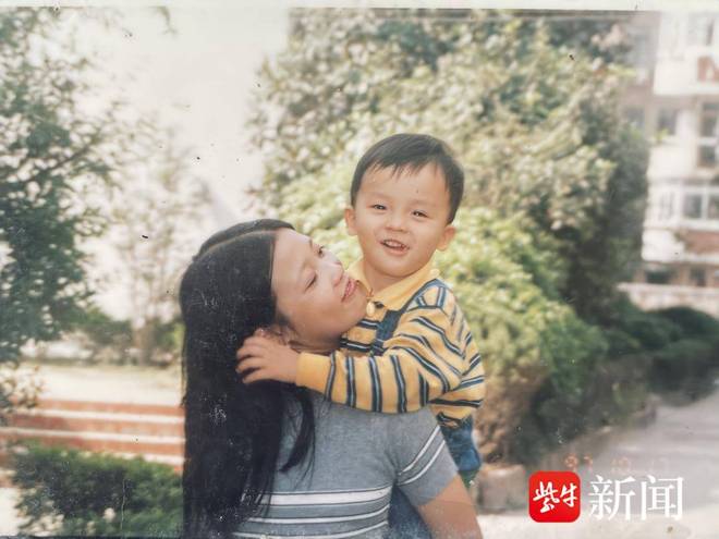 Bà mẹ treo thưởng căn hộ ở trung tâm Thượng Hải để tìm con trai bị bắt cóc 26 năm trước- Ảnh 2. Bà mẹ treo thưởng căn hộ ở trung tâm Thượng Hải để tìm con trai bị bắt cóc 26 năm trước- Ảnh 2.