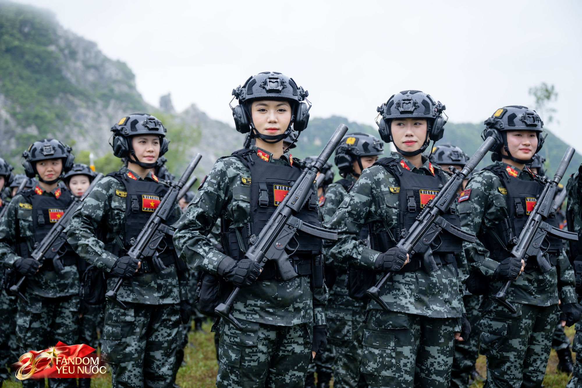 “Gà con đi điều lệnh” - mỹ nhân ĐH Cảnh sát nhân dân TP.HCM đang được tìm kiếm là ai?- Ảnh 5. “Gà con đi điều lệnh” - mỹ nhân ĐH Cảnh sát nhân dân TP.HCM đang được tìm kiếm là ai?- Ảnh 5.