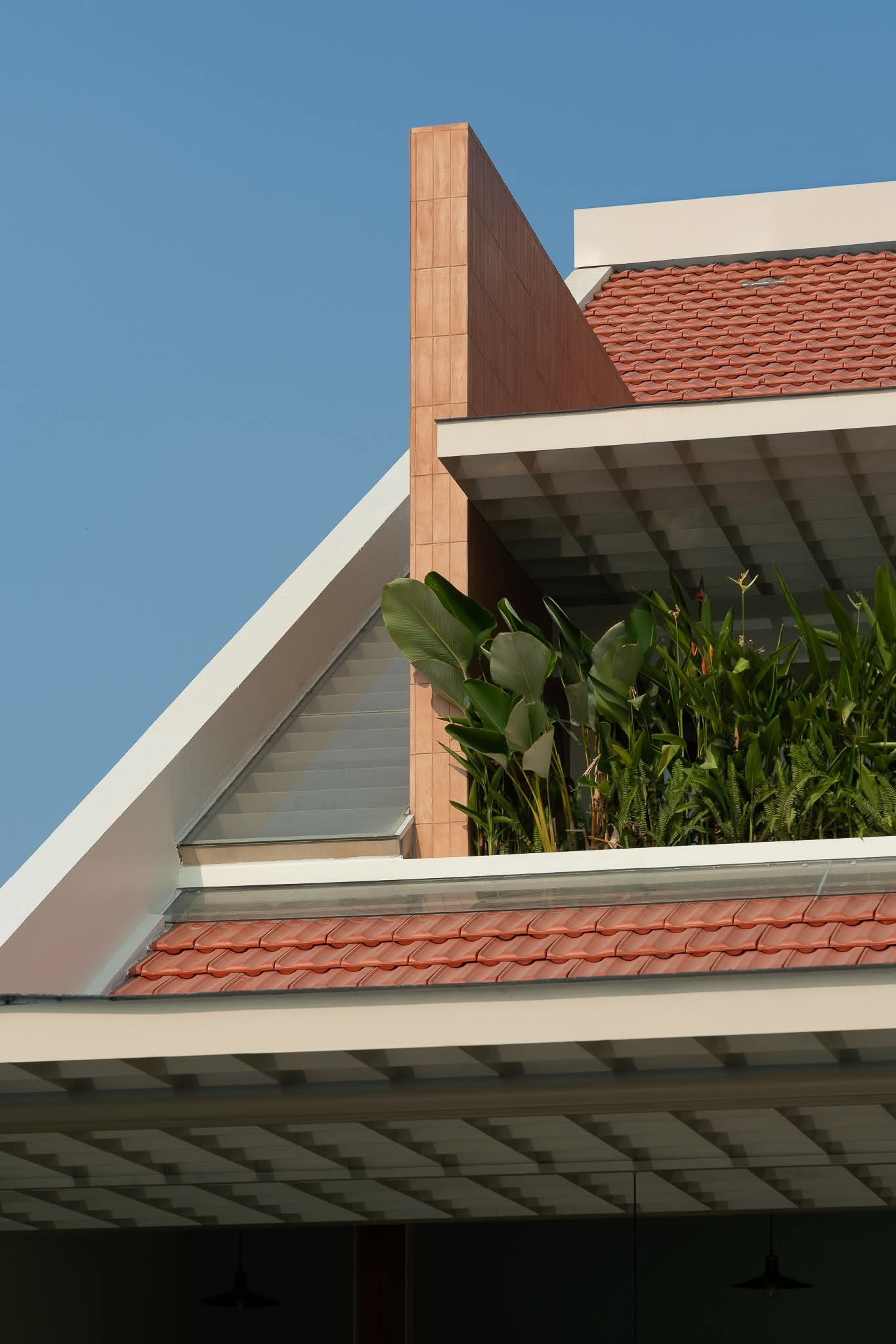 Ngôi nhà hiện đại ở Miền Tây rộng 120m2 mang vẻ đẹp nhà vườn truyền thống- Ảnh 2. Ngôi nhà hiện đại ở Miền Tây rộng 120m2 mang vẻ đẹp nhà vườn truyền thống- Ảnh 2.