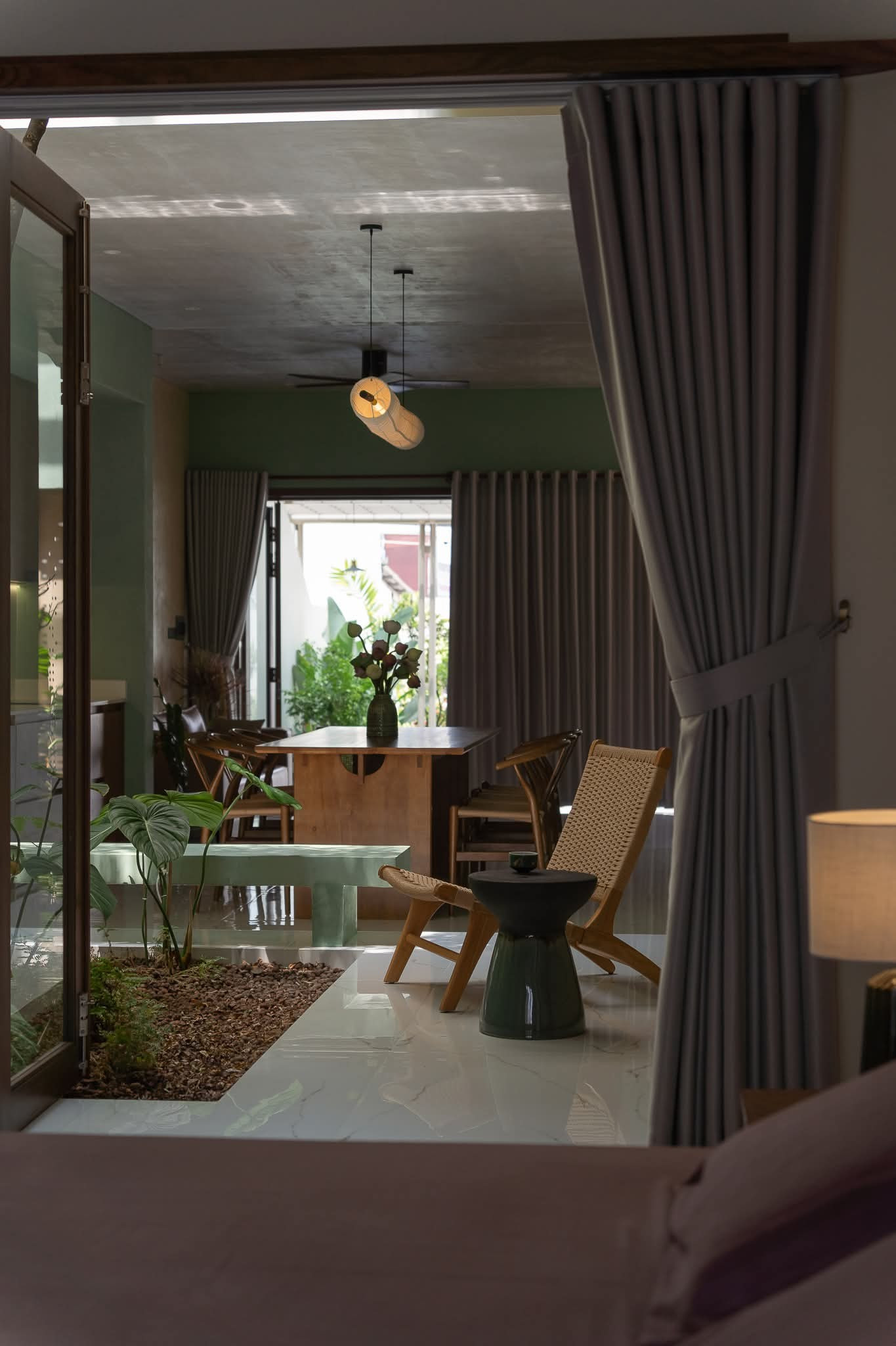 Ngôi nhà hiện đại ở Miền Tây rộng 120m2 mang vẻ đẹp nhà vườn truyền thống- Ảnh 7. Ngôi nhà hiện đại ở Miền Tây rộng 120m2 mang vẻ đẹp nhà vườn truyền thống- Ảnh 7.