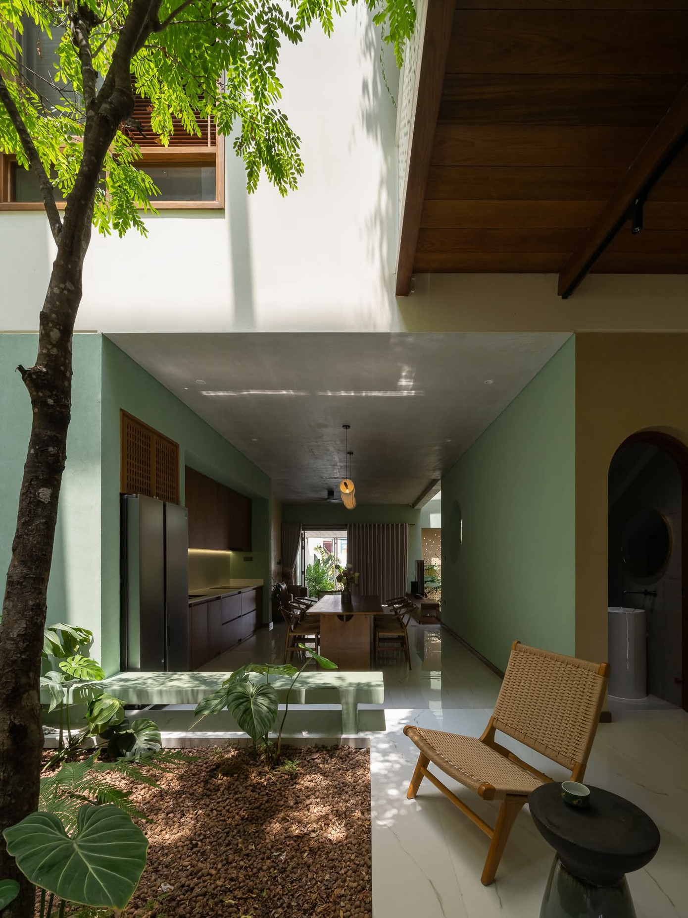 Ngôi nhà hiện đại ở Miền Tây rộng 120m2 mang vẻ đẹp nhà vườn truyền thống- Ảnh 6. Ngôi nhà hiện đại ở Miền Tây rộng 120m2 mang vẻ đẹp nhà vườn truyền thống- Ảnh 6.