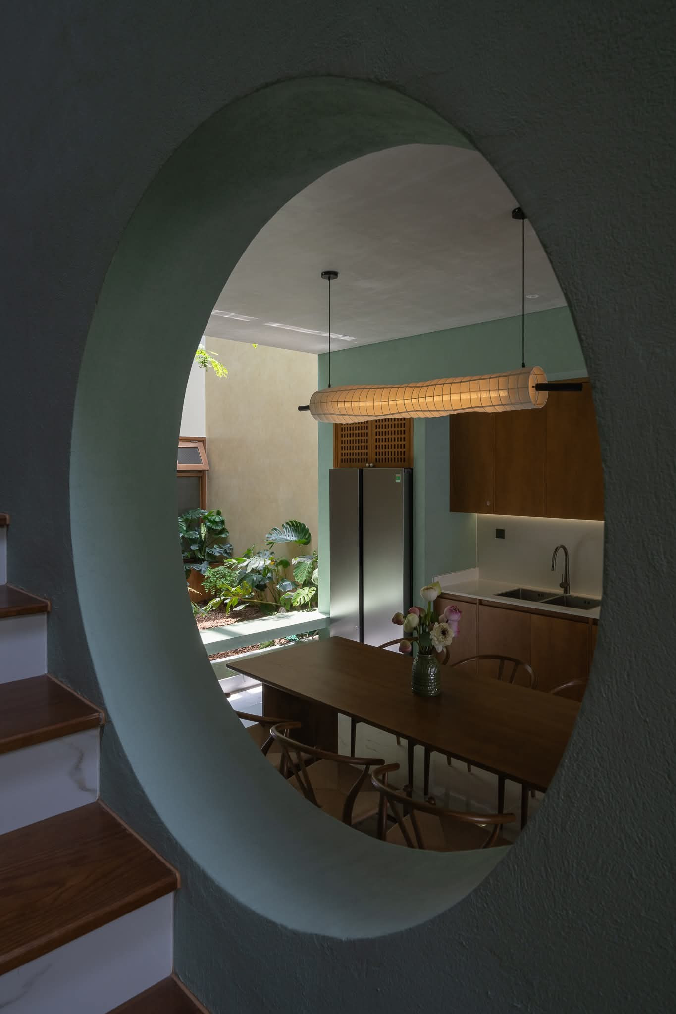 Ngôi nhà hiện đại ở Miền Tây rộng 120m2 mang vẻ đẹp nhà vườn truyền thống- Ảnh 8. Ngôi nhà hiện đại ở Miền Tây rộng 120m2 mang vẻ đẹp nhà vườn truyền thống- Ảnh 8.
