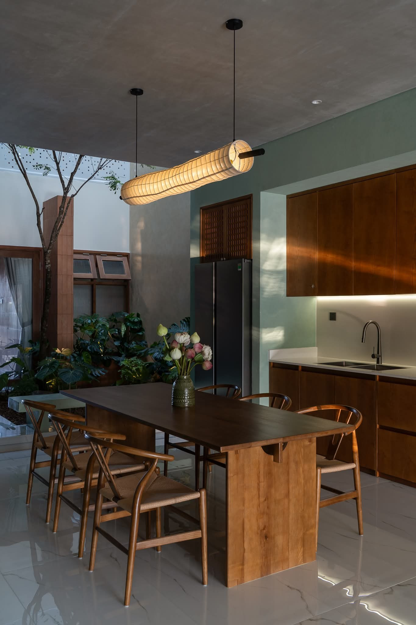 Ngôi nhà hiện đại ở Miền Tây rộng 120m2 mang vẻ đẹp nhà vườn truyền thống- Ảnh 10. Ngôi nhà hiện đại ở Miền Tây rộng 120m2 mang vẻ đẹp nhà vườn truyền thống- Ảnh 10.