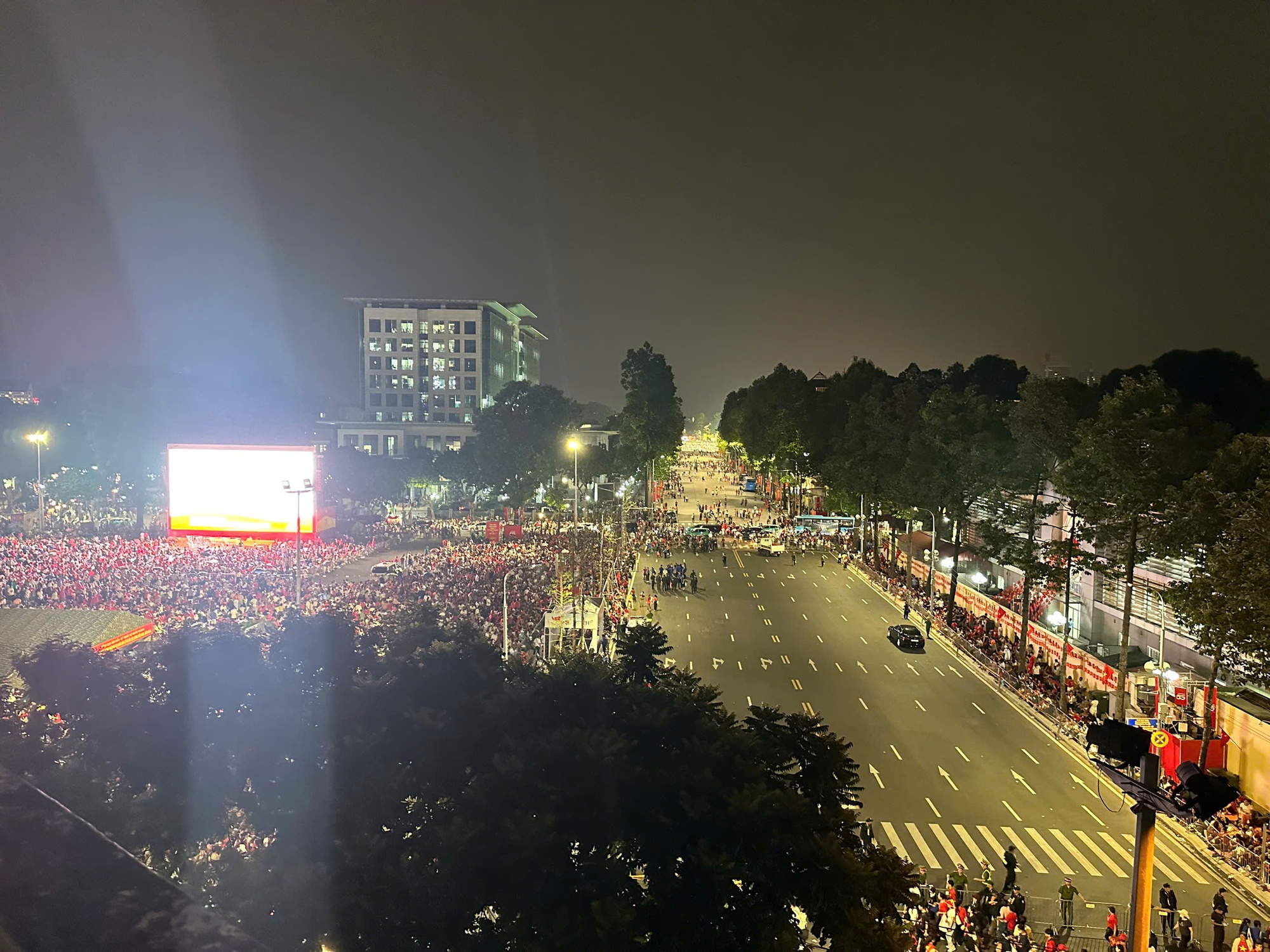 Giữ chỗ trước 24 giờ, thức xuyên đêm chờ xem tổng duyệt diễu binh A80- Ảnh 3. Giữ chỗ trước 24 giờ, thức xuyên đêm chờ xem tổng duyệt diễu binh A80- Ảnh 3.