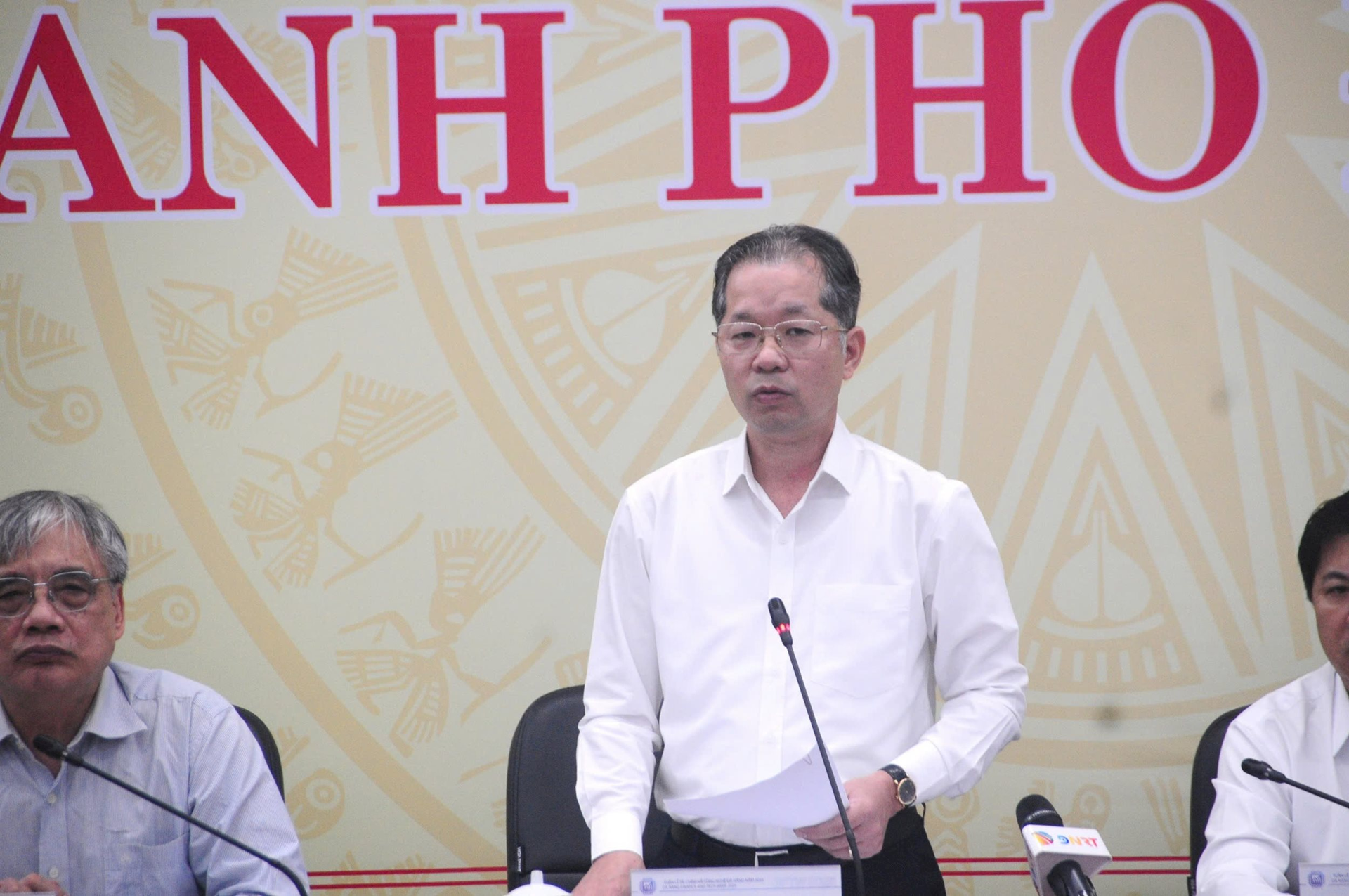 Hội đồng Tư vấn xây dựng Trung tâm tài chính quốc tế Việt Nam tại thành phố Đà Nẵng họp phiên đầu tiên, Bí thư Thành ủy Đà Nẵng khẳng định: "Cái gì khó nhất, chúng tôi sẵn sàng làm"- Ảnh 2. Hội đồng Tư vấn xây dựng Trung tâm tài chính quốc tế Việt Nam tại thành phố Đà Nẵng họp phiên đầu tiên, Bí thư Thành ủy Đà Nẵng khẳng định: "Cái gì khó nhất, chúng tôi sẵn sàng làm"- Ảnh 2.