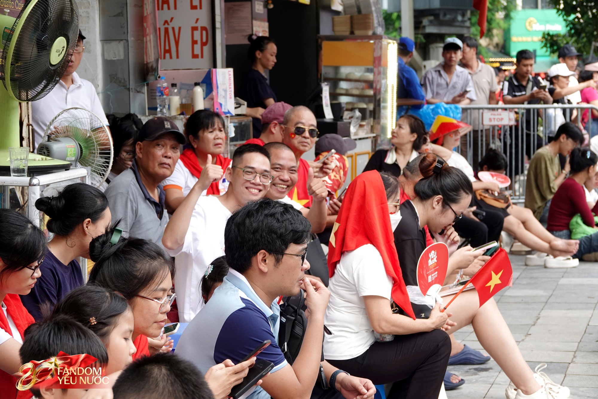 Ở đây có những câu chuyện rất dễ thương và rất Việt Nam- Ảnh 3.