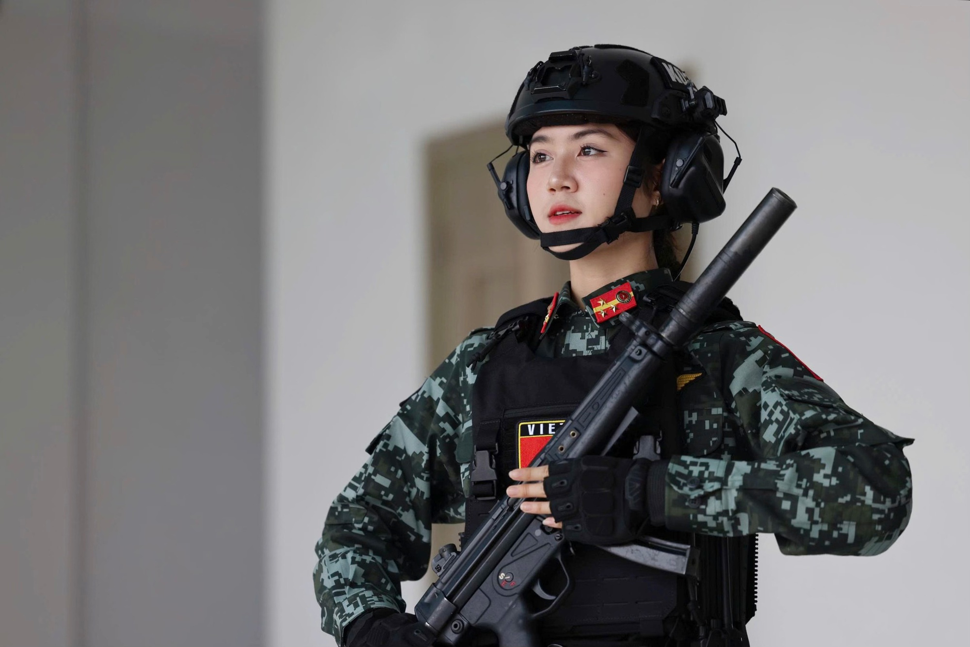 “Gà con đi điều lệnh” - mỹ nhân ĐH Cảnh sát nhân dân TP.HCM đang được tìm kiếm là ai?- Ảnh 7. “Gà con đi điều lệnh” - mỹ nhân ĐH Cảnh sát nhân dân TP.HCM đang được tìm kiếm là ai?- Ảnh 7.