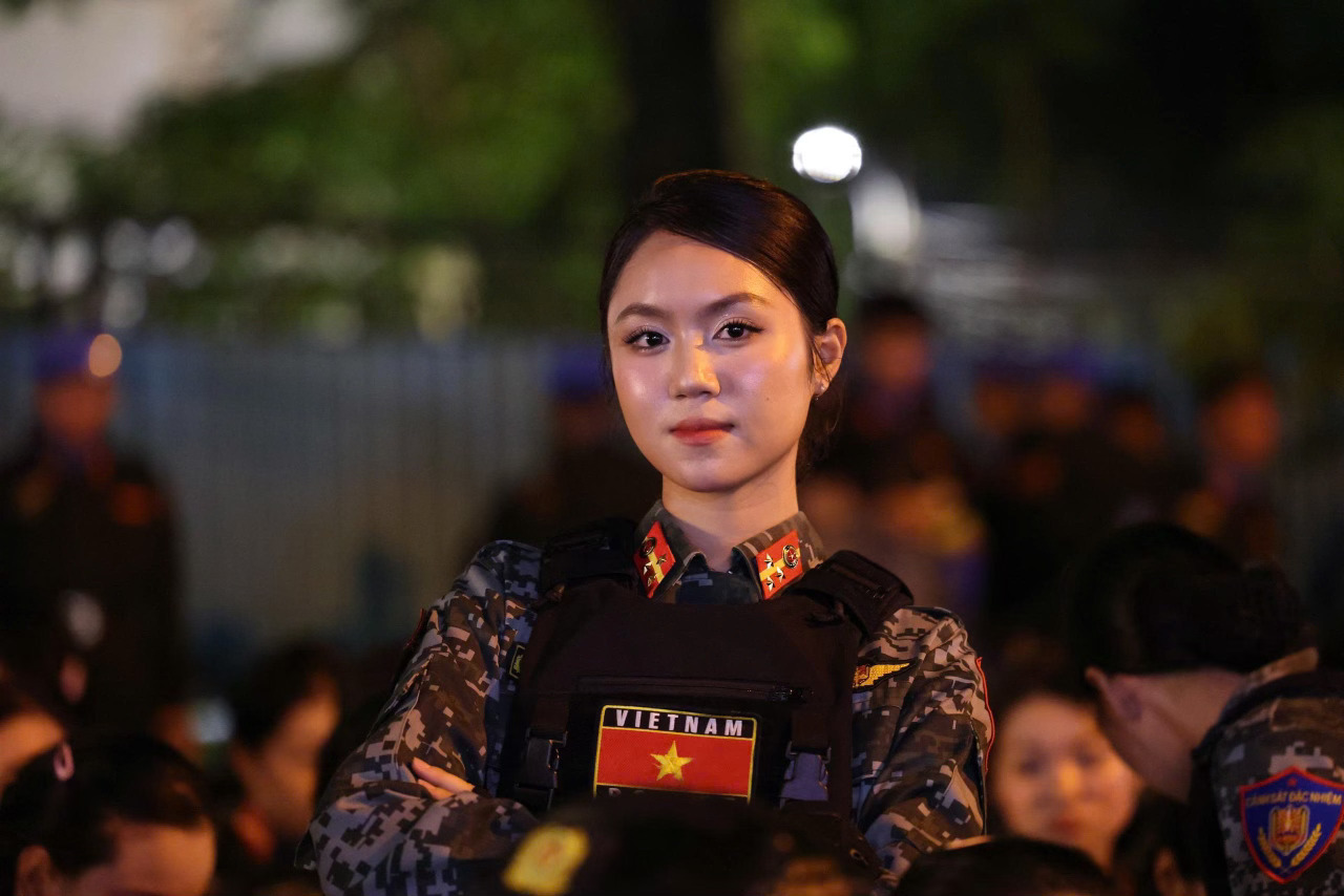 “Gà con đi điều lệnh” - mỹ nhân ĐH Cảnh sát nhân dân TP.HCM đang được tìm kiếm là ai?- Ảnh 10. “Gà con đi điều lệnh” - mỹ nhân ĐH Cảnh sát nhân dân TP.HCM đang được tìm kiếm là ai?- Ảnh 10.