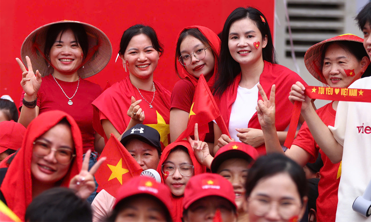 Người dân chưa nâng cấp VNeID có thể nhận quà dịp 2/9 trực tiếp- Ảnh 1.