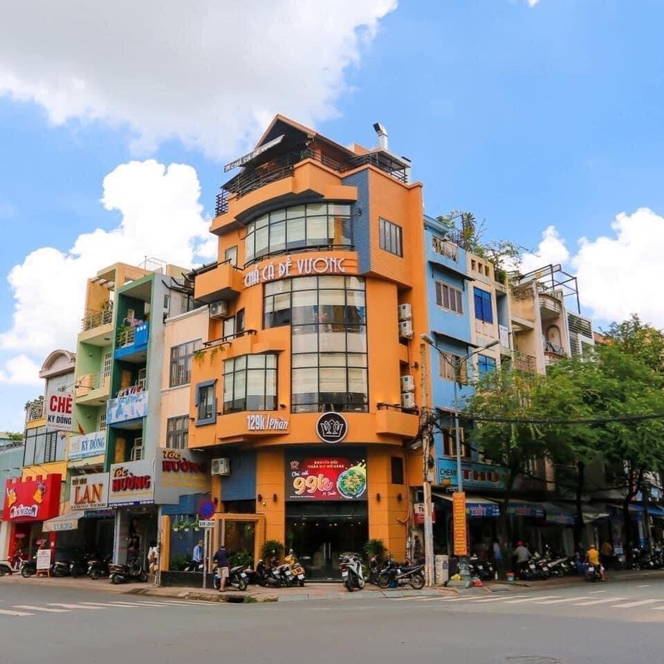 Nam MC giàu nhất nhì Việt Nam: Ở nhà tiền tỷ, chủ nhà hàng 5 tầng 2 mặt tiền quận 3, 41 tuổi chưa vợ- Ảnh 2. Nam MC giàu nhất nhì Việt Nam: Ở nhà tiền tỷ, chủ nhà hàng 5 tầng 2 mặt tiền quận 3, 41 tuổi chưa vợ- Ảnh 2.