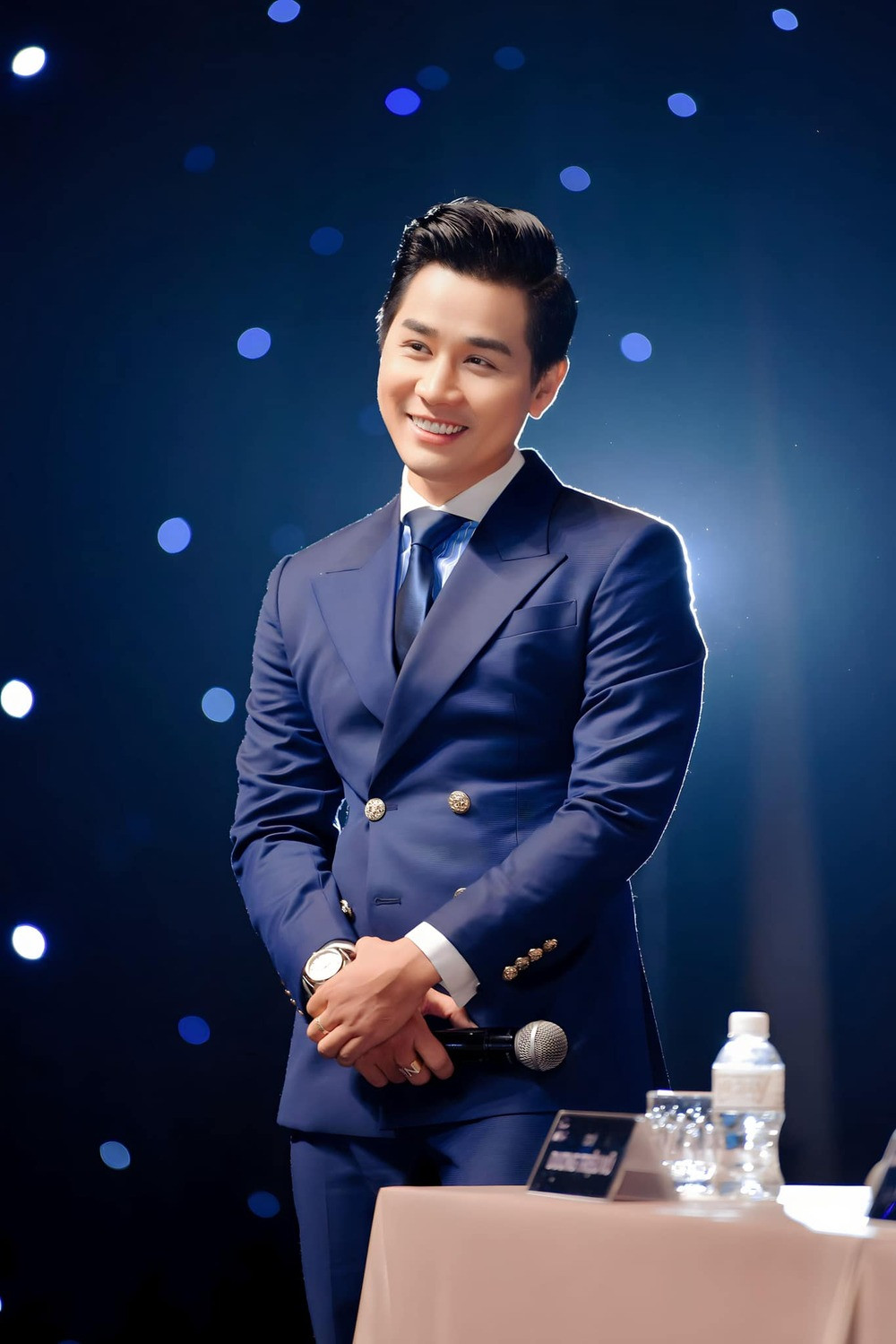 Nam MC giàu nhất nhì Việt Nam: Ở nhà tiền tỷ, chủ nhà hàng 5 tầng 2 mặt tiền quận 3, 41 tuổi chưa vợ- Ảnh 1. Nam MC giàu nhất nhì Việt Nam: Ở nhà tiền tỷ, chủ nhà hàng 5 tầng 2 mặt tiền quận 3, 41 tuổi chưa vợ- Ảnh 1.
