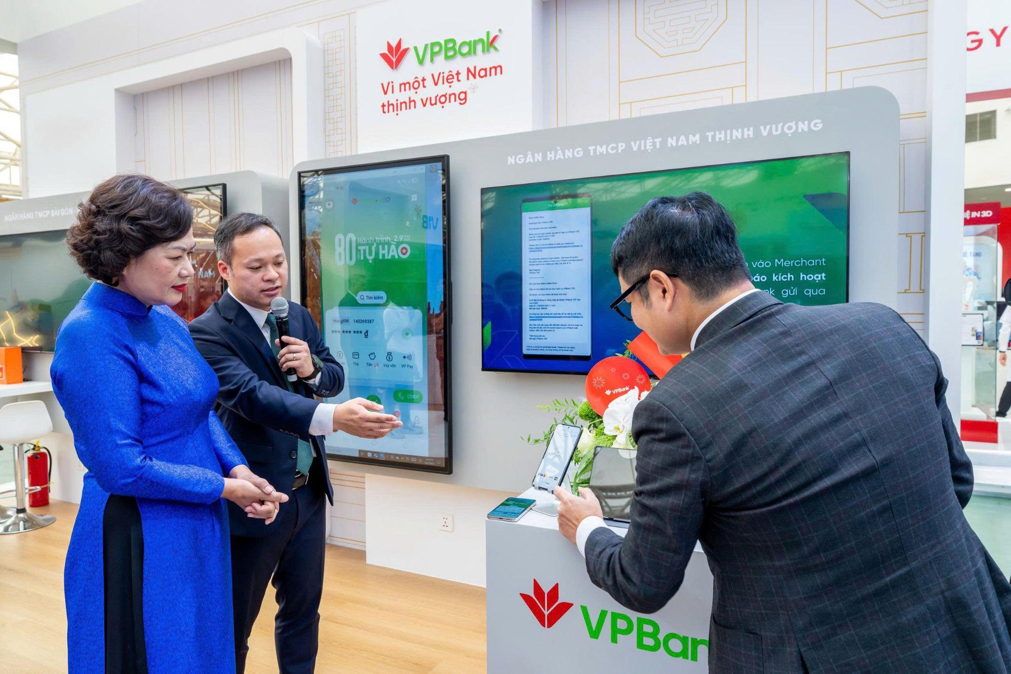 Thanh toán không chạm của VPBank: Điểm nhấn tiêu biểu trong ngành ngân hàng- Ảnh 3. Thanh toán không chạm của VPBank: Điểm nhấn tiêu biểu trong ngành ngân hàng- Ảnh 3.