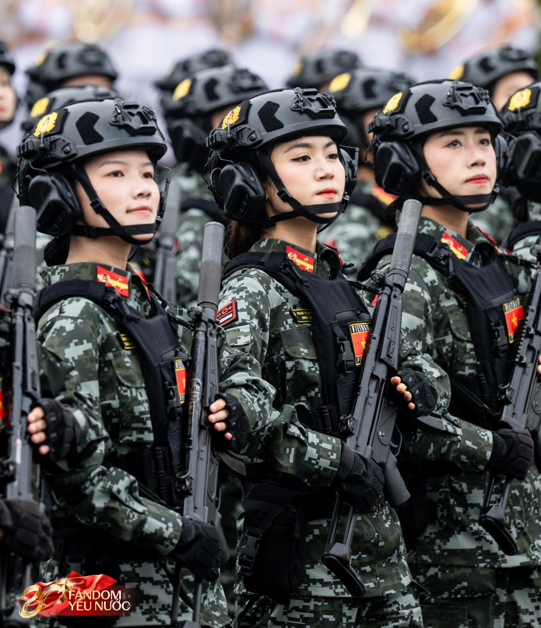 “Gà con đi điều lệnh” - mỹ nhân ĐH Cảnh sát nhân dân TP.HCM đang được tìm kiếm là ai?- Ảnh 4. “Gà con đi điều lệnh” - mỹ nhân ĐH Cảnh sát nhân dân TP.HCM đang được tìm kiếm là ai?- Ảnh 4.