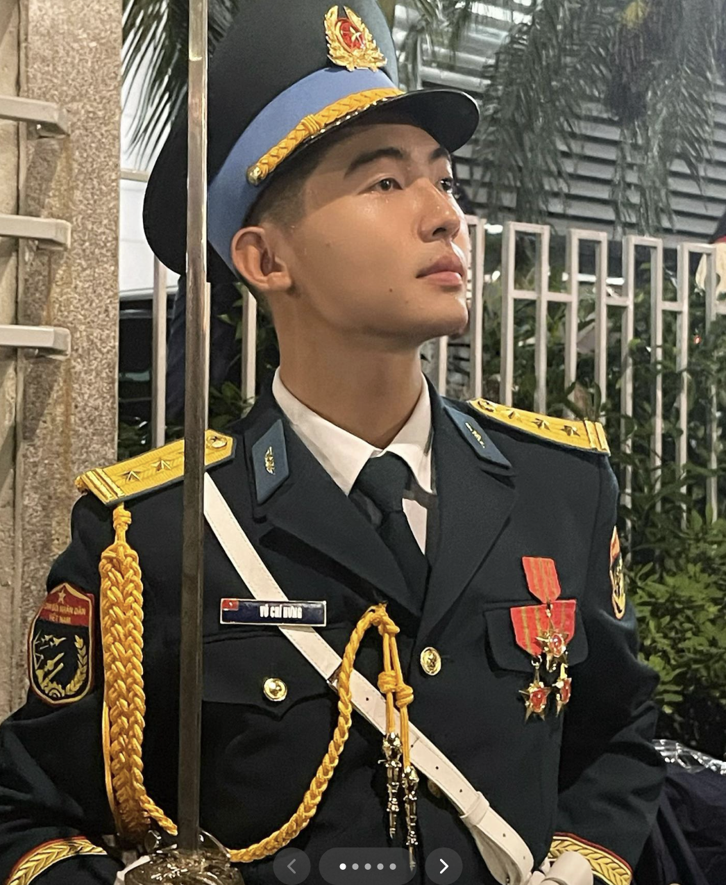 Cực phẩm hội tụ: Khối trưởng điển trai A80 nắm tay người yêu đến chụp ảnh cùng Duy Mạnh - Quỳnh Anh- Ảnh 5. Cực phẩm hội tụ: Khối trưởng điển trai A80 nắm tay người yêu đến chụp ảnh cùng Duy Mạnh - Quỳnh Anh- Ảnh 5.