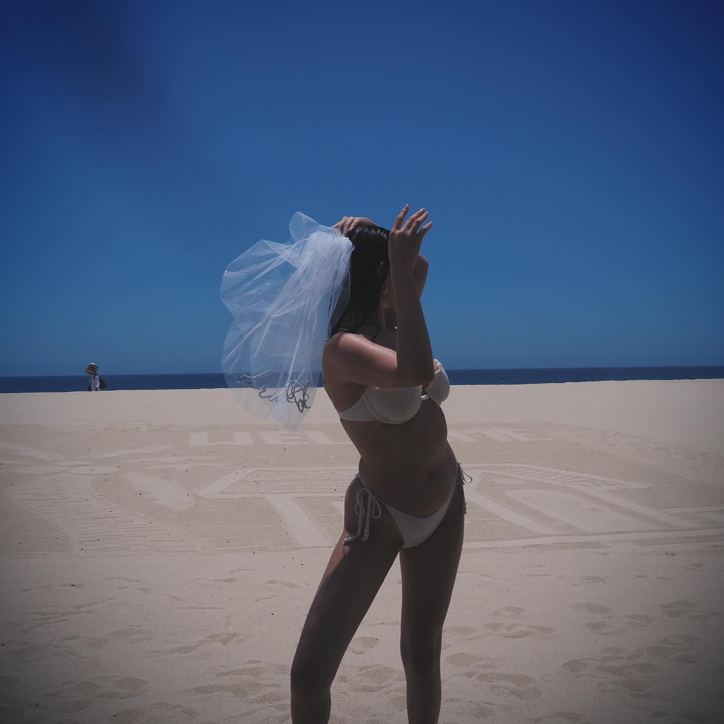 Selena Gomez sắp thành vợ người ta: Xinh đẹp dịu dàng phát sốt, diện bikini sexy muốn "ná thở" trong tiệc độc thân- Ảnh 4. Selena Gomez sắp thành vợ người ta: Xinh đẹp dịu dàng phát sốt, diện bikini sexy muốn "ná thở" trong tiệc độc thân- Ảnh 4.
