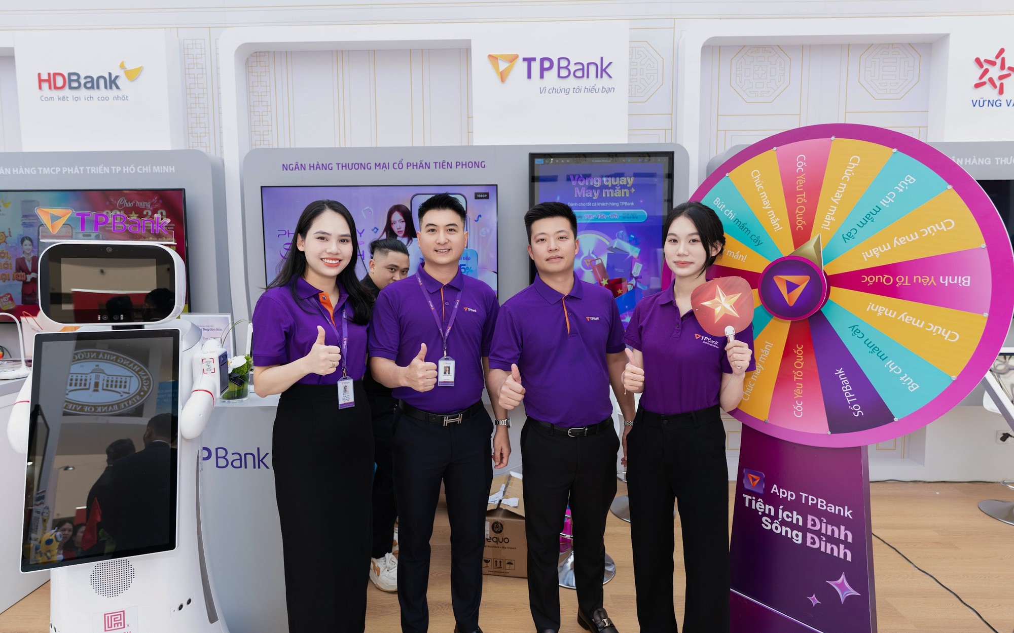 TPBank tiên phong liên kết tài khoản an sinh xã hội trên VNeID, hòa nhịp cùng hành trình 80 năm Quốc khánh- Ảnh 4. TPBank tiên phong liên kết tài khoản an sinh xã hội trên VNeID, hòa nhịp cùng hành trình 80 năm Quốc khánh- Ảnh 4.