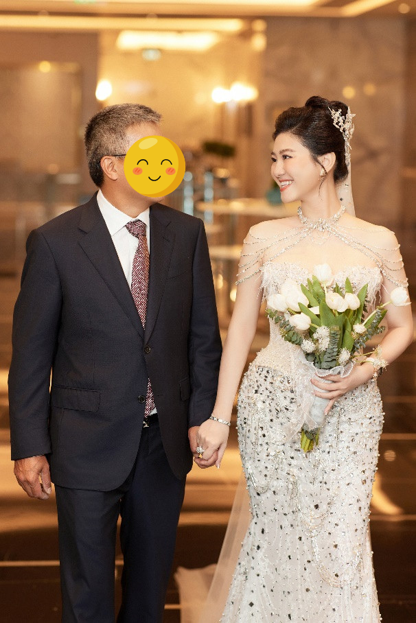 Nữ NSND giàu bậc nhất làng cải lương lần đầu công khai có chồng, ở biệt thự như cung điện, đi Roll Royce- Ảnh 8.