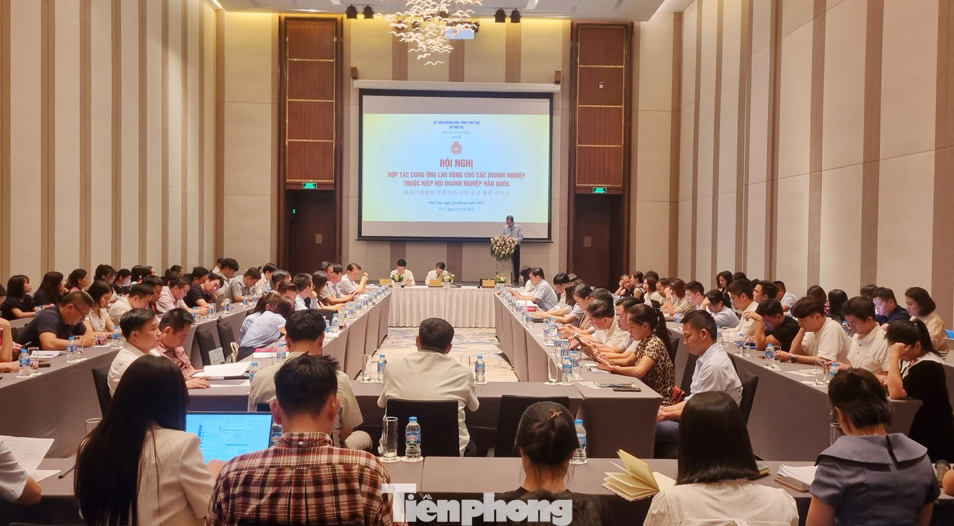 Lao động khu công nghiệp: Ở ngoài thì thừa, bên trong kêu thiếu- Ảnh 1. Lao động khu công nghiệp: Ở ngoài thì thừa, bên trong kêu thiếu- Ảnh 1.