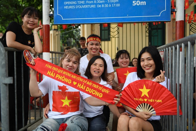Giữ chỗ trước 24 giờ, thức xuyên đêm chờ xem tổng duyệt diễu binh A80- Ảnh 1. Giữ chỗ trước 24 giờ, thức xuyên đêm chờ xem tổng duyệt diễu binh A80- Ảnh 1.