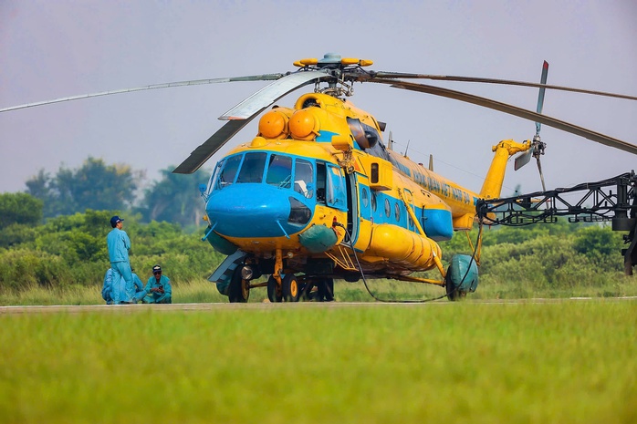 Ngắm dàn trực thăng 10 chiếc luyện tập đội hình 1-3-3-3 chuẩn bị Quốc khánh 2-9- Ảnh 9. Ngắm dàn trực thăng 10 chiếc luyện tập đội hình 1-3-3-3 chuẩn bị Quốc khánh 2-9- Ảnh 9.