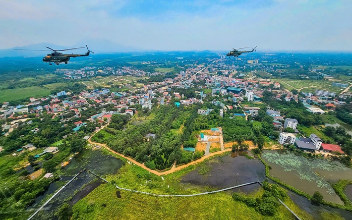 Ngắm dàn trực thăng 10 chiếc luyện tập đội hình 1-3-3-3 chuẩn bị Quốc khánh 2-9- Ảnh 5. Ngắm dàn trực thăng 10 chiếc luyện tập đội hình 1-3-3-3 chuẩn bị Quốc khánh 2-9- Ảnh 5.