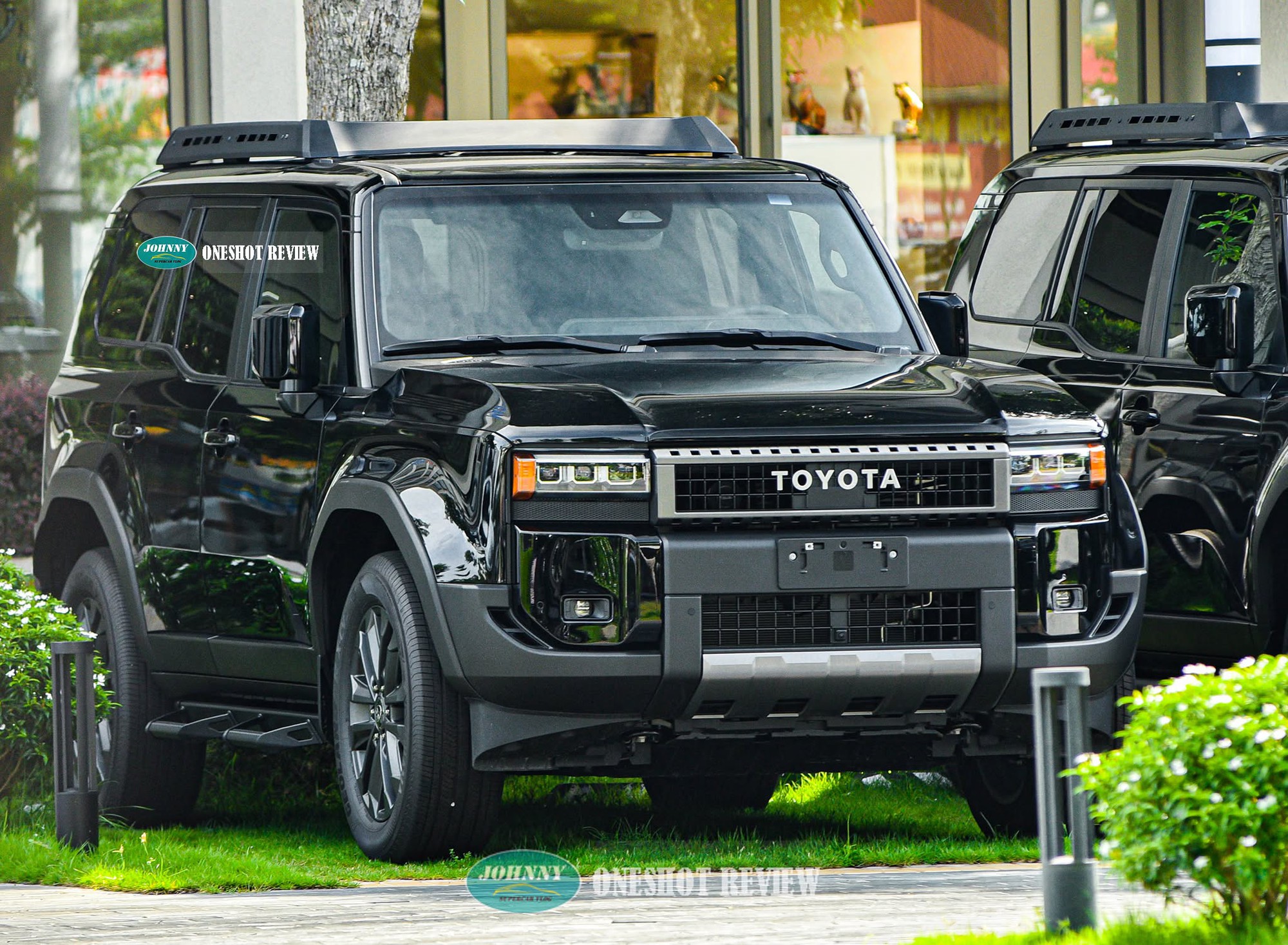 Lô Toyota Prado ‘lạ’ xuất hiện tại Việt Nam: Thiết kế khác biệt, động cơ hybrid mạnh hơn hẳn xe chính hãng- Ảnh 3. Lô Toyota Prado ‘lạ’ xuất hiện tại Việt Nam: Thiết kế khác biệt, động cơ hybrid mạnh hơn hẳn xe chính hãng- Ảnh 3.