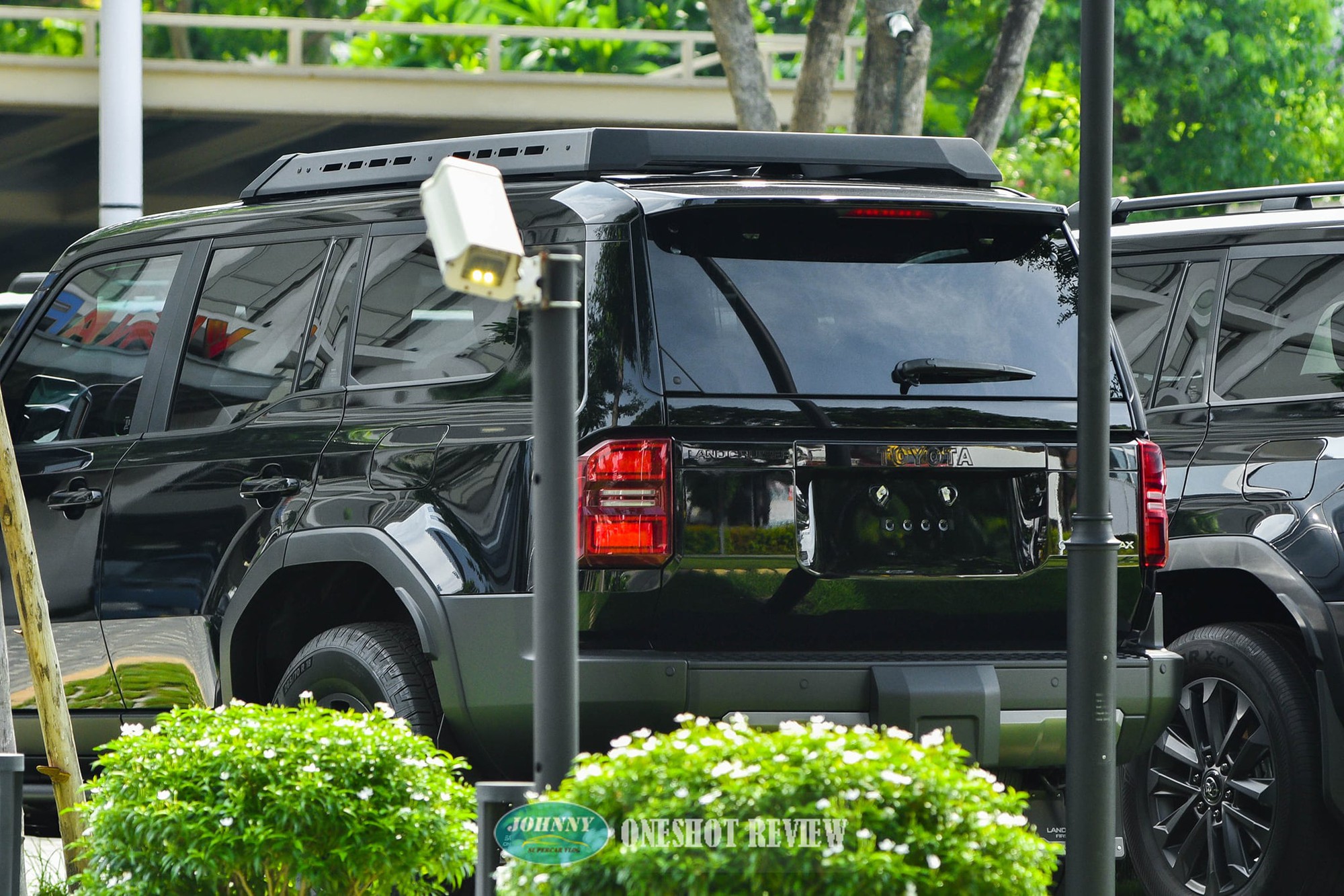 Lô Toyota Prado ‘lạ’ xuất hiện tại Việt Nam: Thiết kế khác biệt, động cơ hybrid mạnh hơn hẳn xe chính hãng- Ảnh 6. Lô Toyota Prado ‘lạ’ xuất hiện tại Việt Nam: Thiết kế khác biệt, động cơ hybrid mạnh hơn hẳn xe chính hãng- Ảnh 6.
