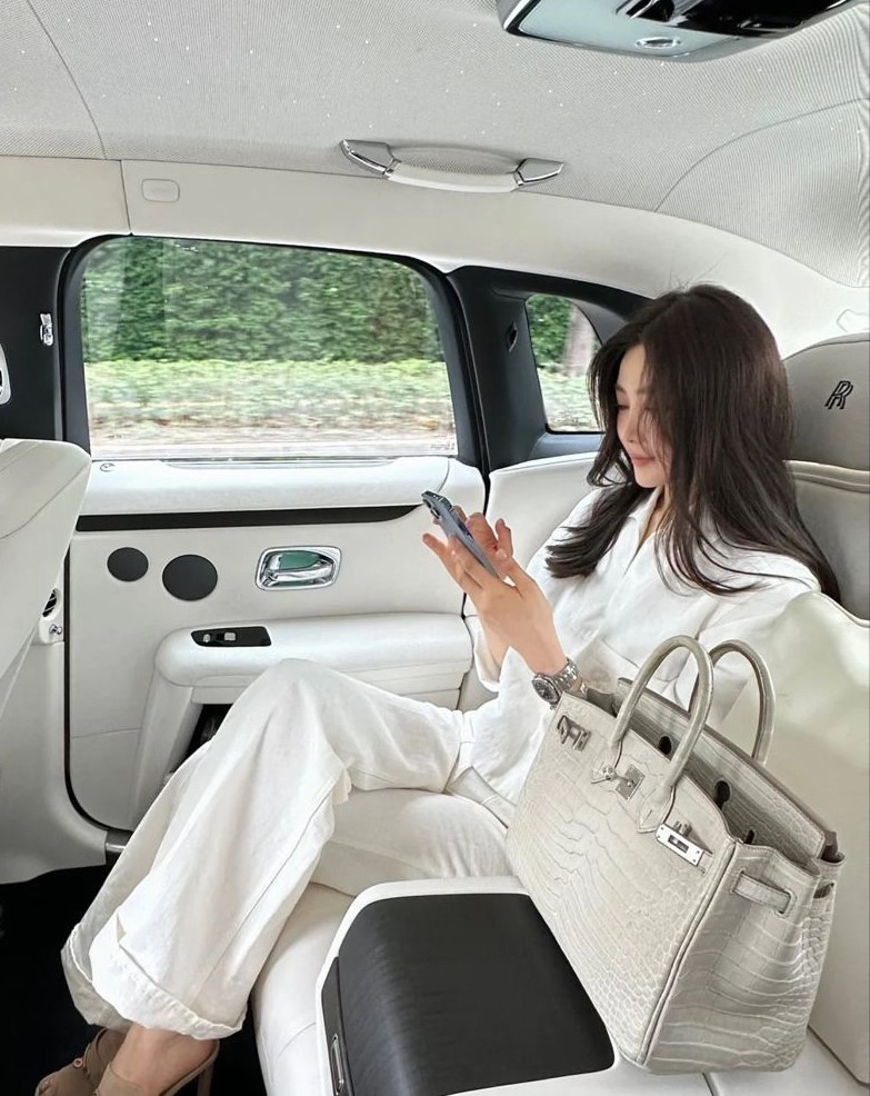 Bí mật của người giả giàu- Ảnh 1. Bí mật của người giả giàu- Ảnh 1.