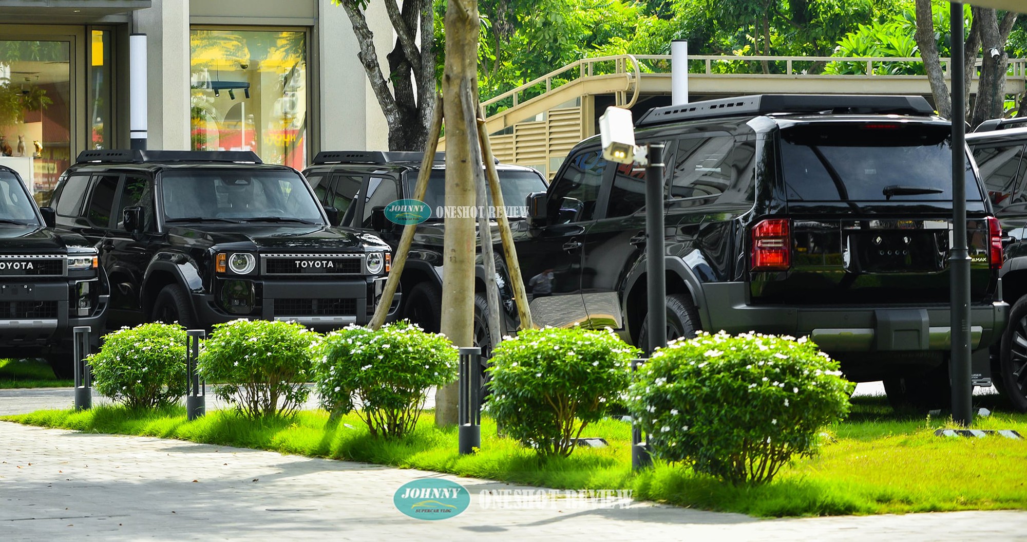 Lô Toyota Prado ‘lạ’ xuất hiện tại Việt Nam: Thiết kế khác biệt, động cơ hybrid mạnh hơn hẳn xe chính hãng- Ảnh 5. Lô Toyota Prado ‘lạ’ xuất hiện tại Việt Nam: Thiết kế khác biệt, động cơ hybrid mạnh hơn hẳn xe chính hãng- Ảnh 5.