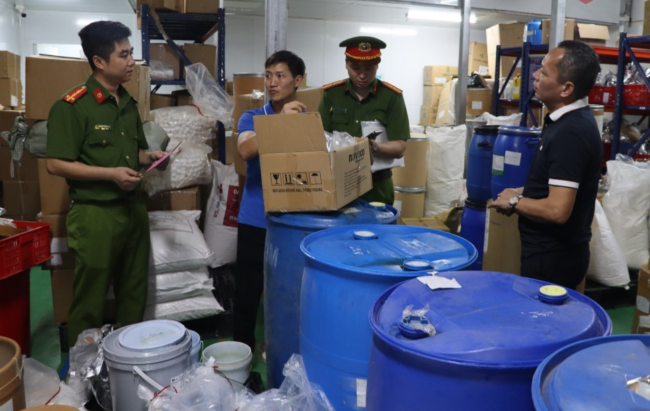 Đường dây sản xuất thực phẩm chức năng giả có chứa chất cấm ảnh hưởng trực tiếp hệ thần kinh- Ảnh 2. Đường dây sản xuất thực phẩm chức năng giả có chứa chất cấm ảnh hưởng trực tiếp hệ thần kinh- Ảnh 2.