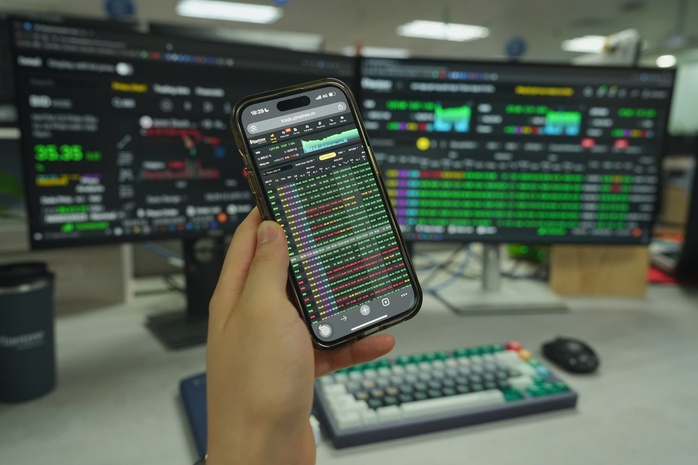 VN-Index giảm sâu, khối ngoại xả hàng, nhà đầu tư nhỏ nên làm gì lúc này?- Ảnh 1.