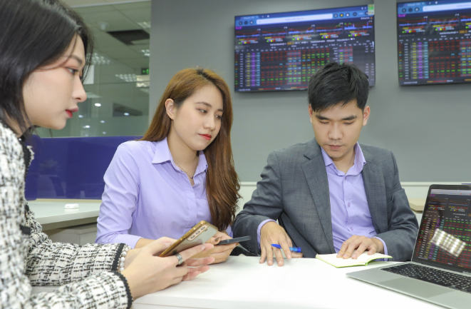 Chờ đợi gì sau những ngày chứng khoán biến động dữ dội?- Ảnh 1.