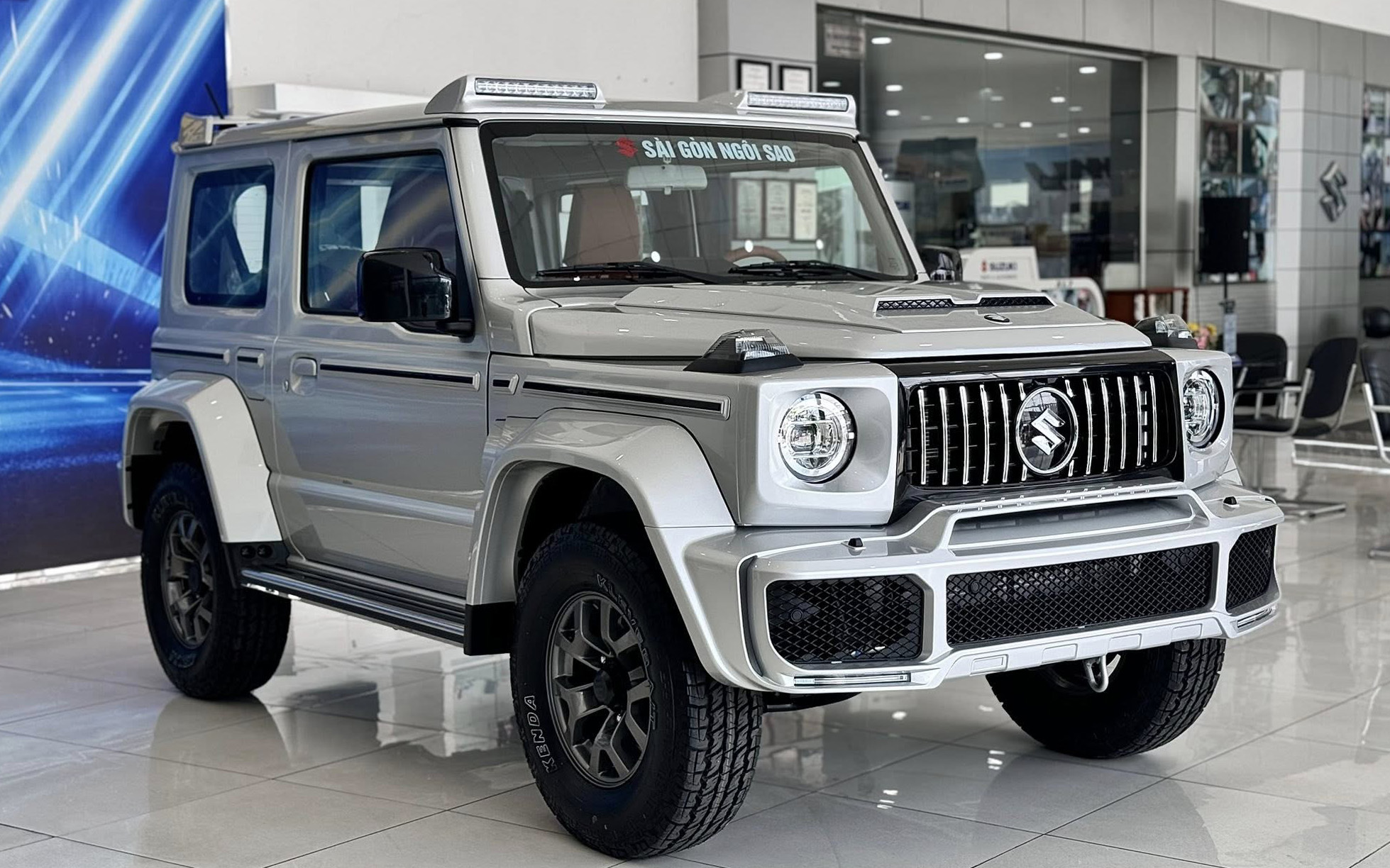 Mua Suzuki Jimny bây giờ tiết kiệm 120 triệu đồng tiền lăn bánh: Đại lý giảm giá sâu, nhiều nơi độ sẵn hầm hố để hút khách- Ảnh 9. Mua Suzuki Jimny bây giờ tiết kiệm 120 triệu đồng tiền lăn bánh: Đại lý giảm giá sâu, nhiều nơi độ sẵn hầm hố để hút khách- Ảnh 9.