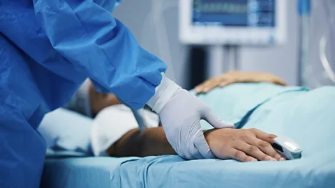 Không phải viễn tưởng: Gần 700 người đăng ký "đông lạnh" sau khi chết với giá 5,2 tỷ đồng/ca, chờ tương lai được hồi sinh- Ảnh 2. Không phải viễn tưởng: Gần 700 người đăng ký "đông lạnh" sau khi chết với giá 5,2 tỷ đồng/ca, chờ tương lai được hồi sinh- Ảnh 2.
