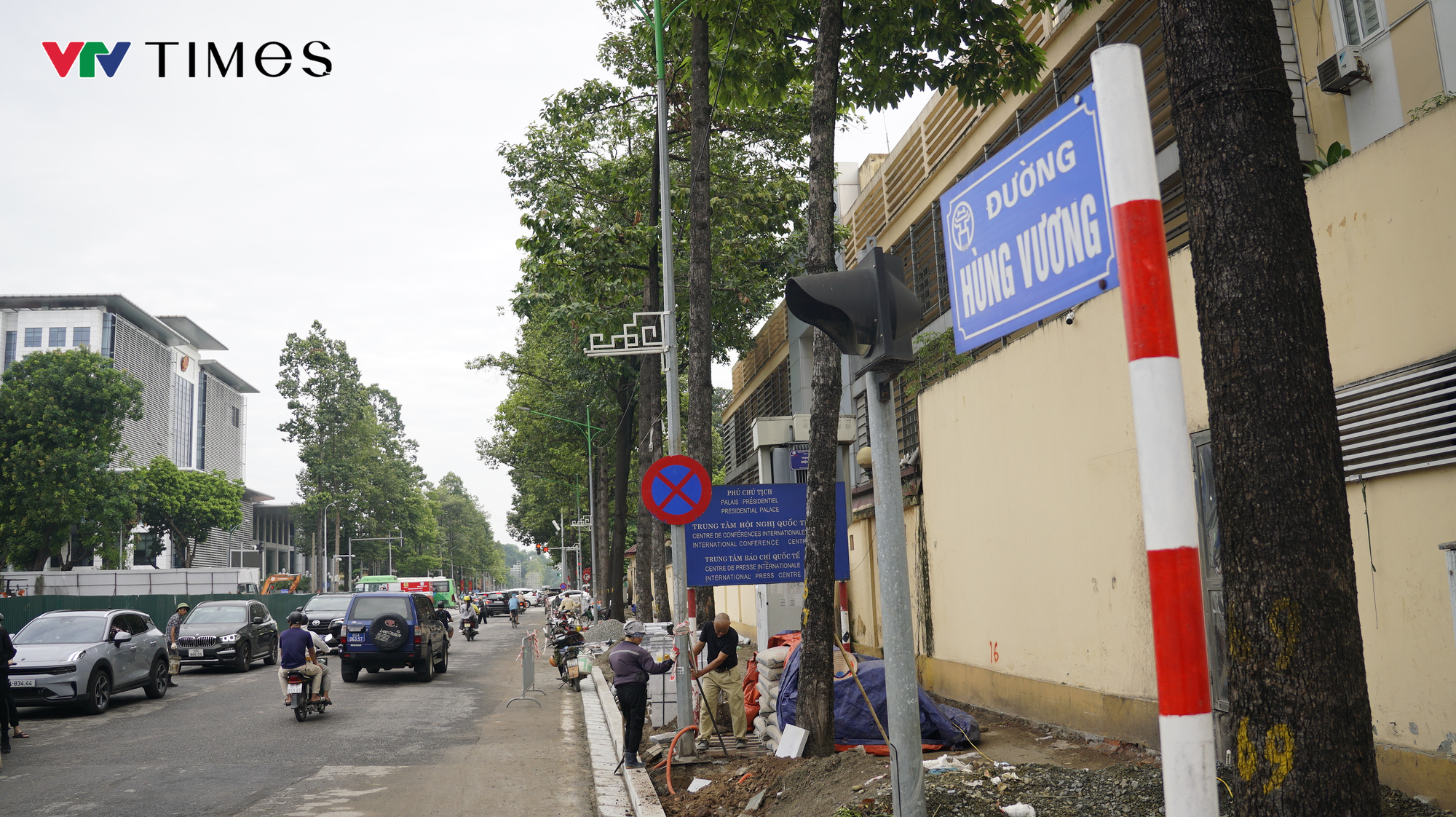 Tăng tốc thi công đường Hùng Vương trước thềm Đại lễ 2/9- Ảnh 3. Tăng tốc thi công đường Hùng Vương trước thềm Đại lễ 2/9- Ảnh 3.