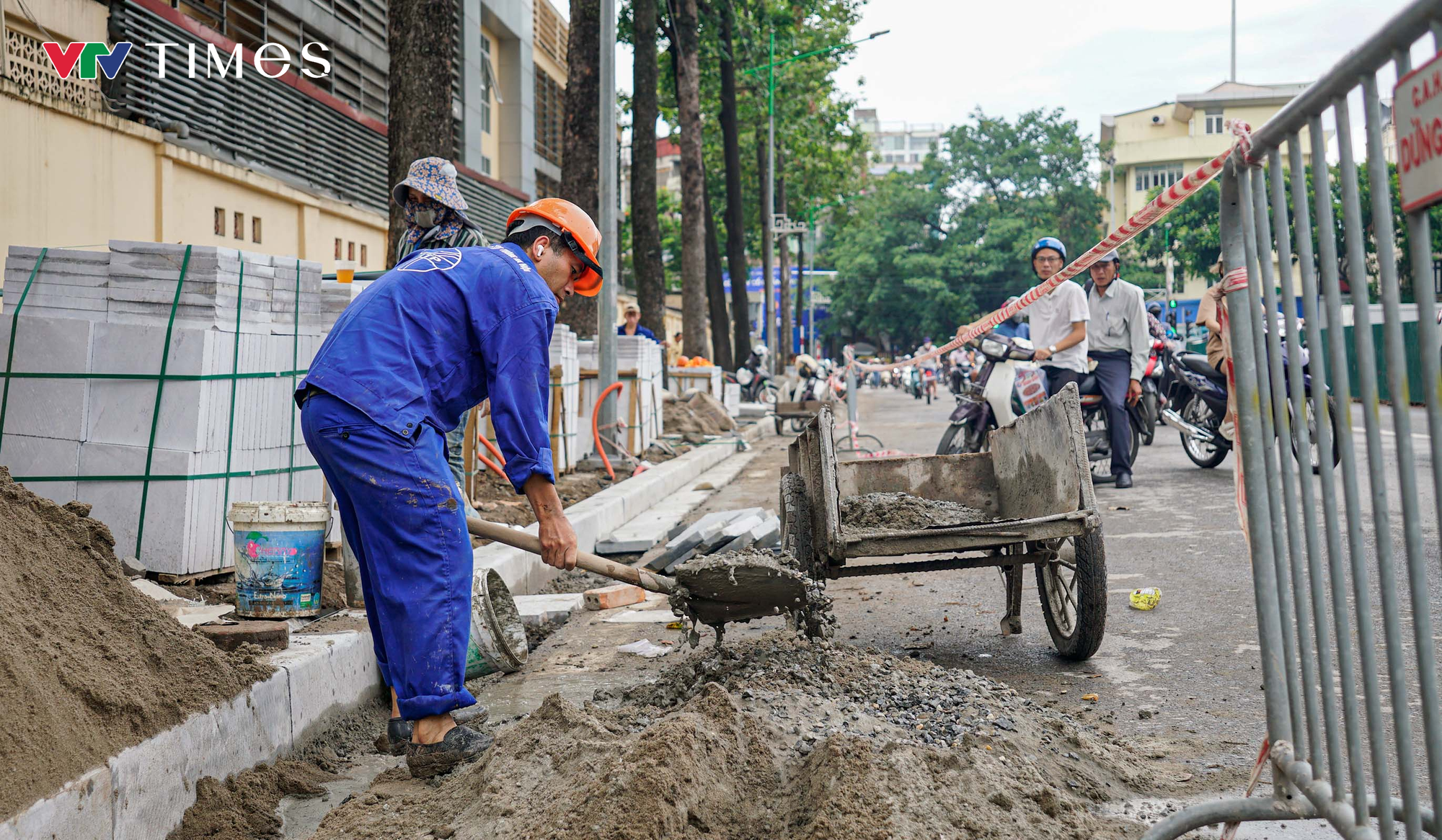 Tăng tốc thi công đường Hùng Vương trước thềm Đại lễ 2/9- Ảnh 14. Tăng tốc thi công đường Hùng Vương trước thềm Đại lễ 2/9- Ảnh 14.